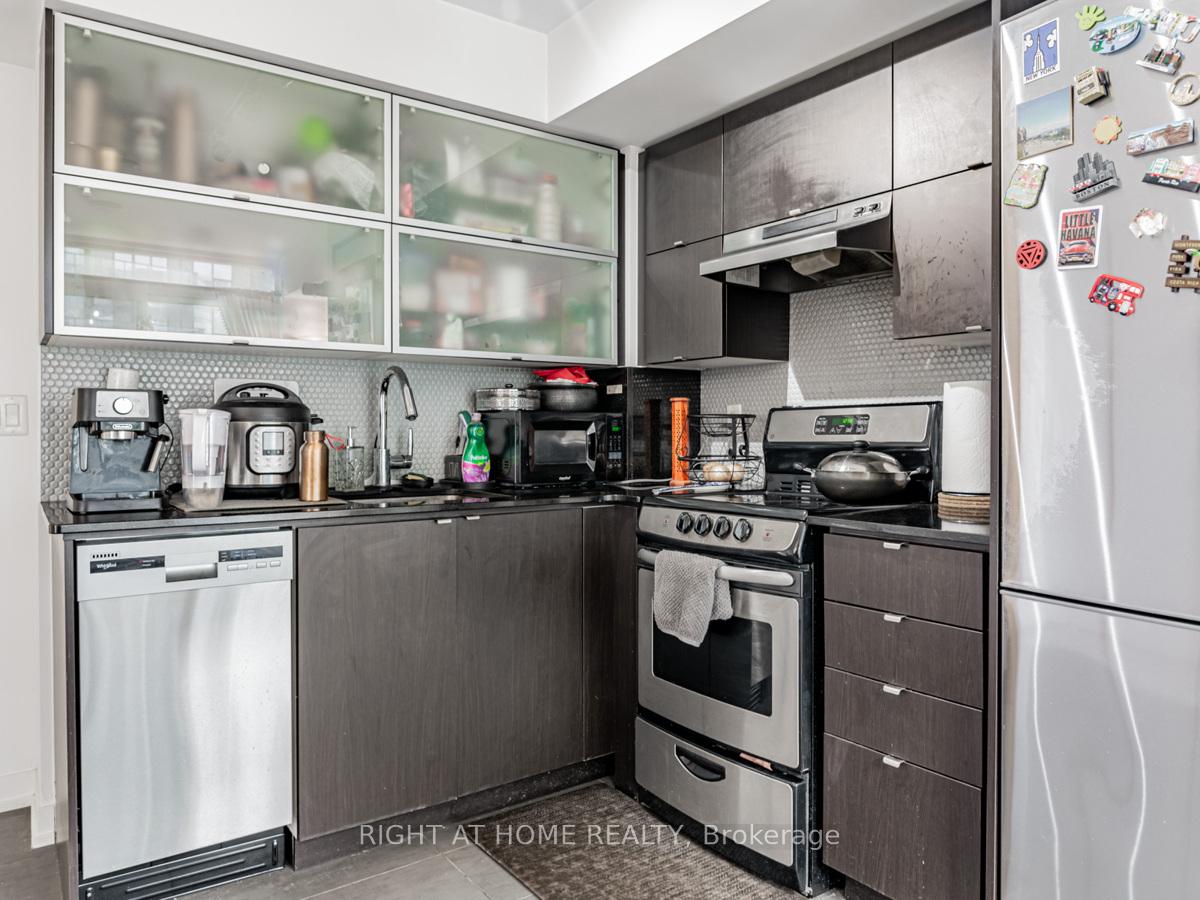 1 Bedroom Condo at 170 Fort York, Toronto For sale
