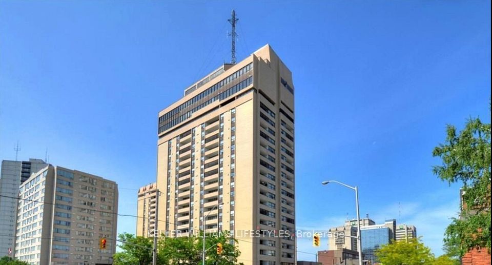 389 Dundas