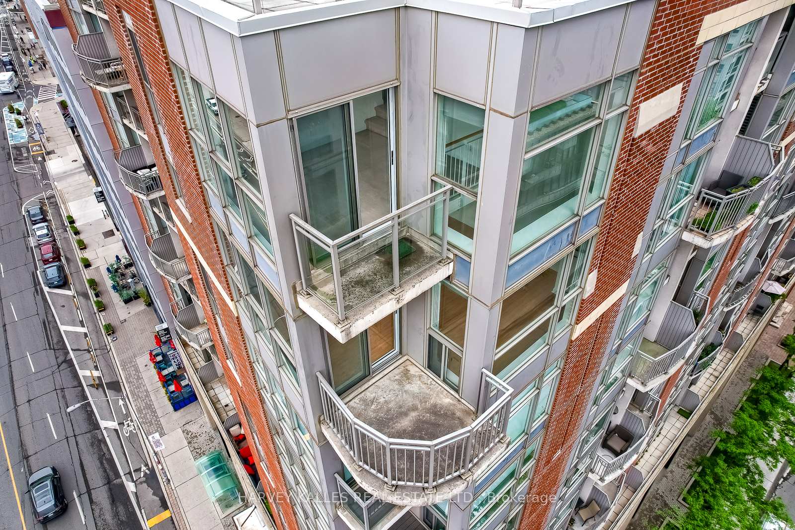 2 Bedrooms Condo at 18 Merton, Toronto For sale