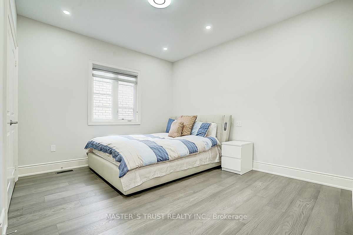 220 Wesmina Avenue, Whitchurch-Stouffville Stouffville