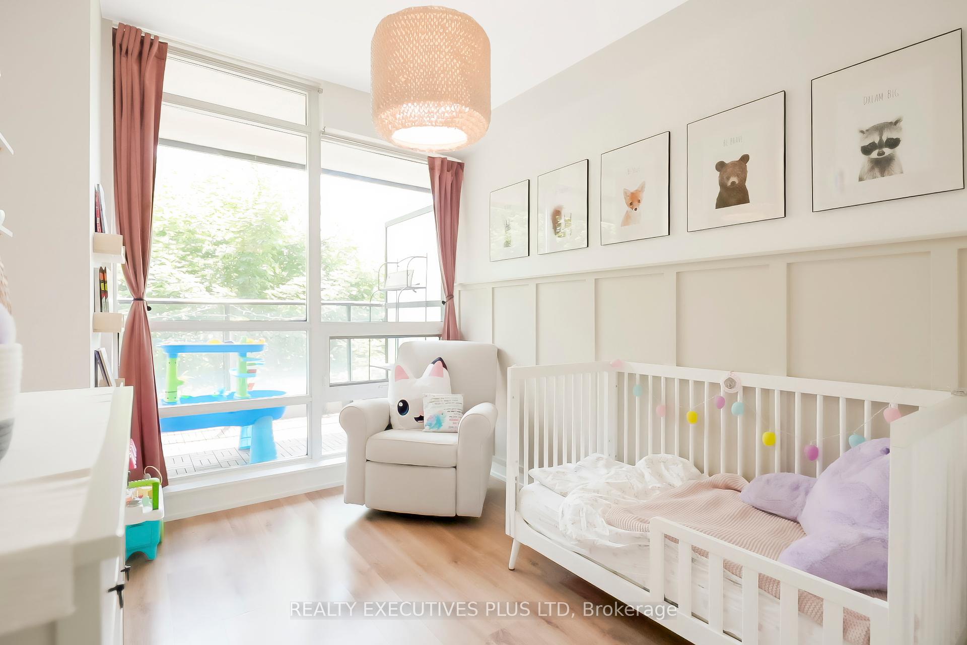 3 Bedrooms Condo at 8 Fieldway, Toronto For sale