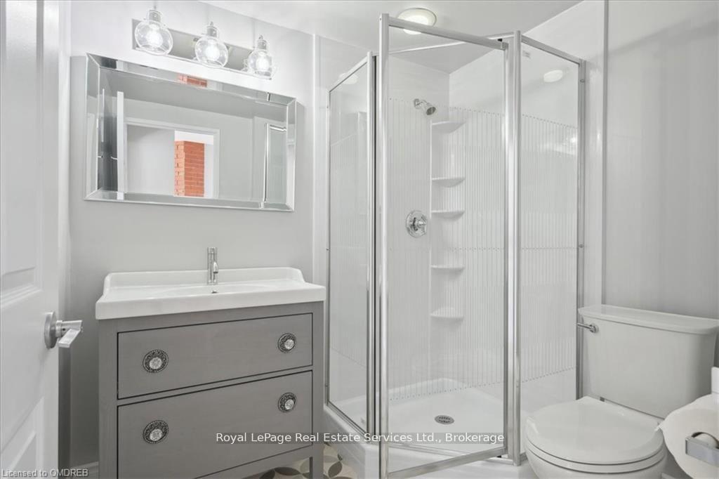 2 Bedrooms Condo at 162 REYNOLDS,  Oakville For sale