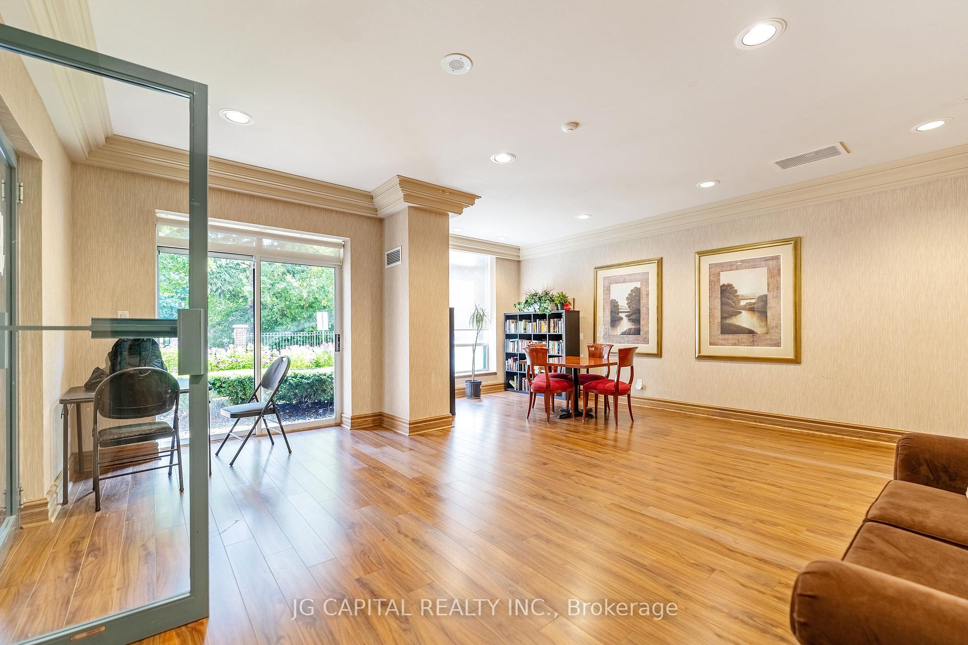 2 Bedrooms Condo at 233 Beecroft,  Toronto For sale