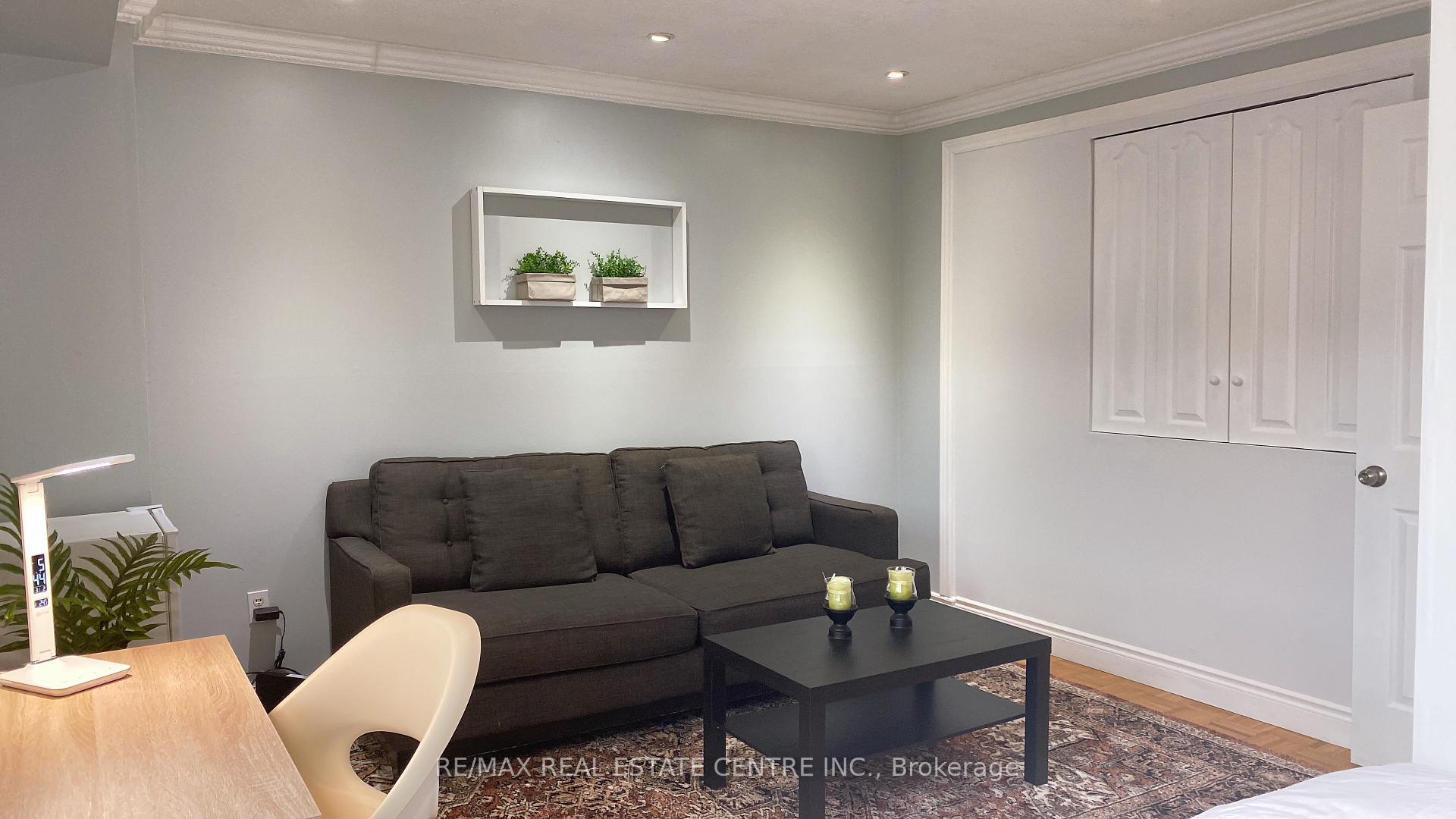 5 Bedrooms Condo at 34 San Roberto, Toronto For sale