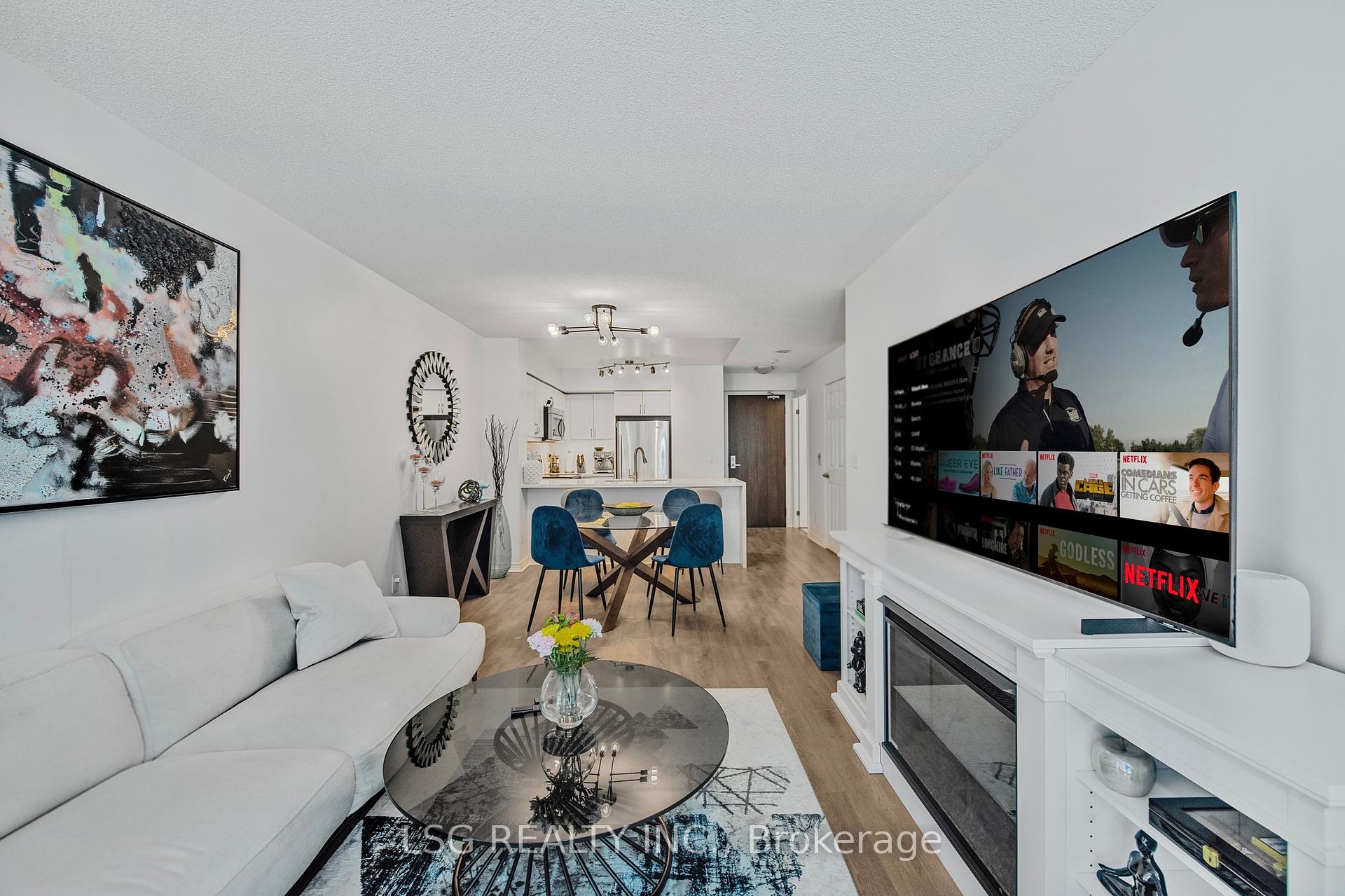 2 Bedrooms Condo at 19 Grand Trunk, Toronto For sale