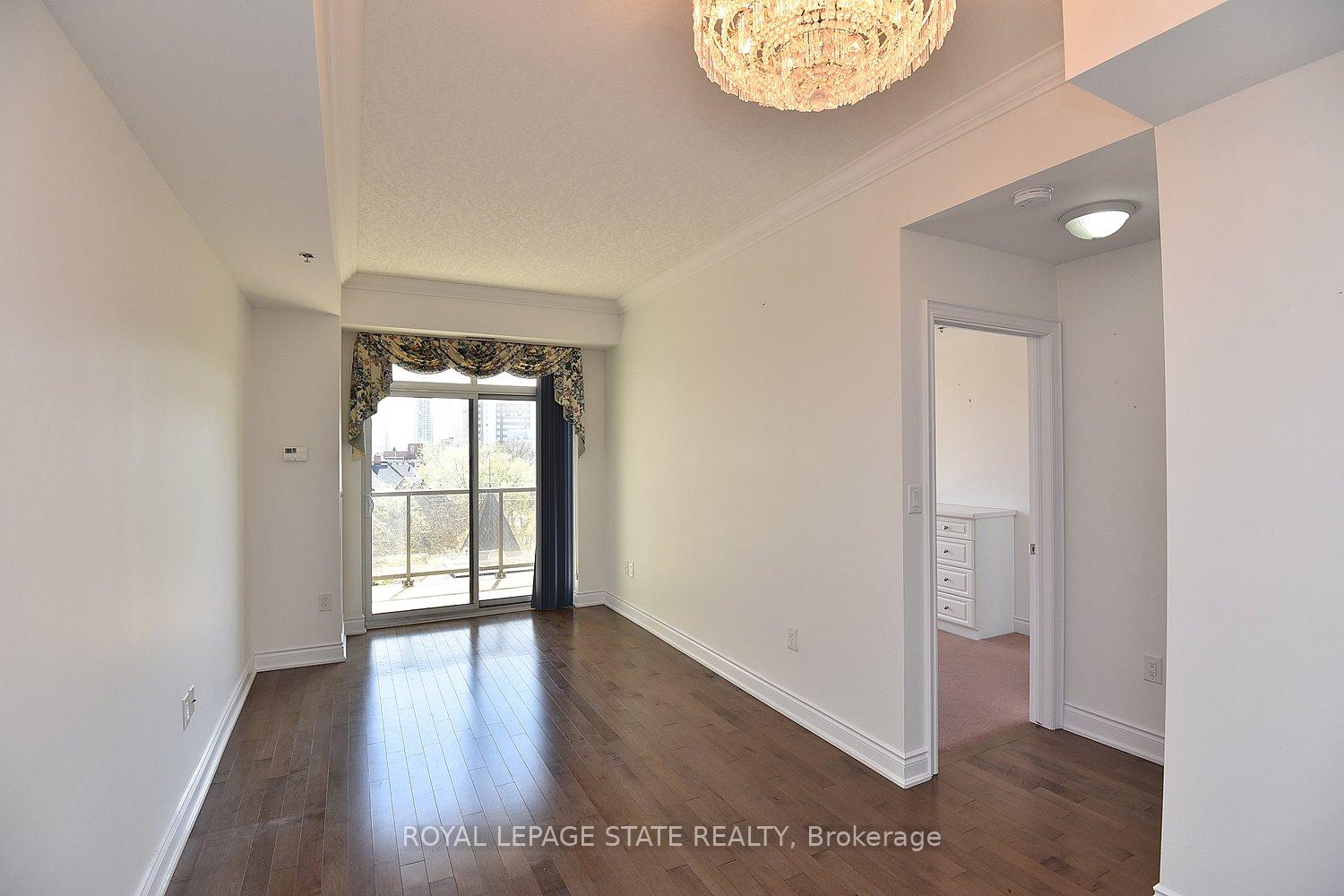 2 Bedrooms Condo at 90 Charlton, Hamilton For sale