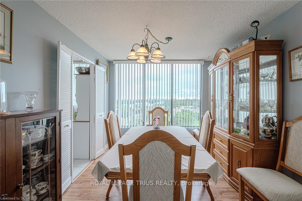2 Bedrooms Condo at 6500 Montevideo,  Mississauga For sale