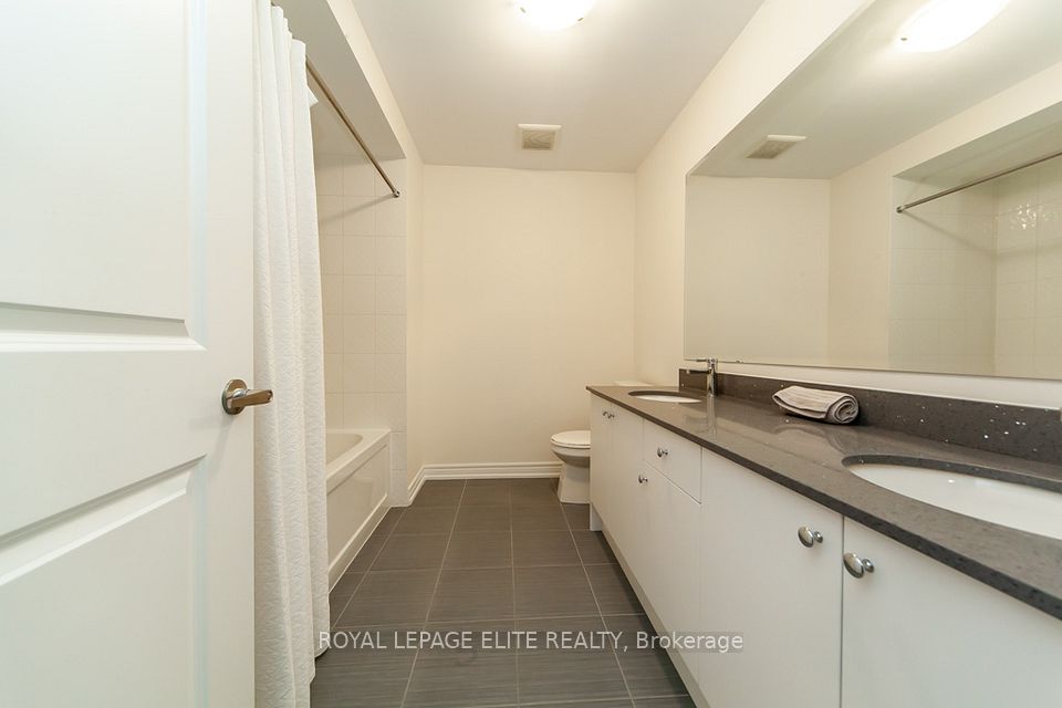 UPPER MAIN 4PC BATH
