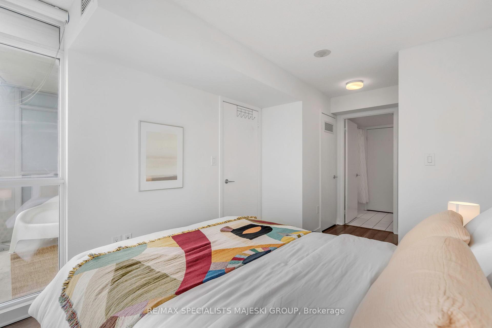 2 Bedrooms Condo at 21 Iceboat,  Toronto For sale