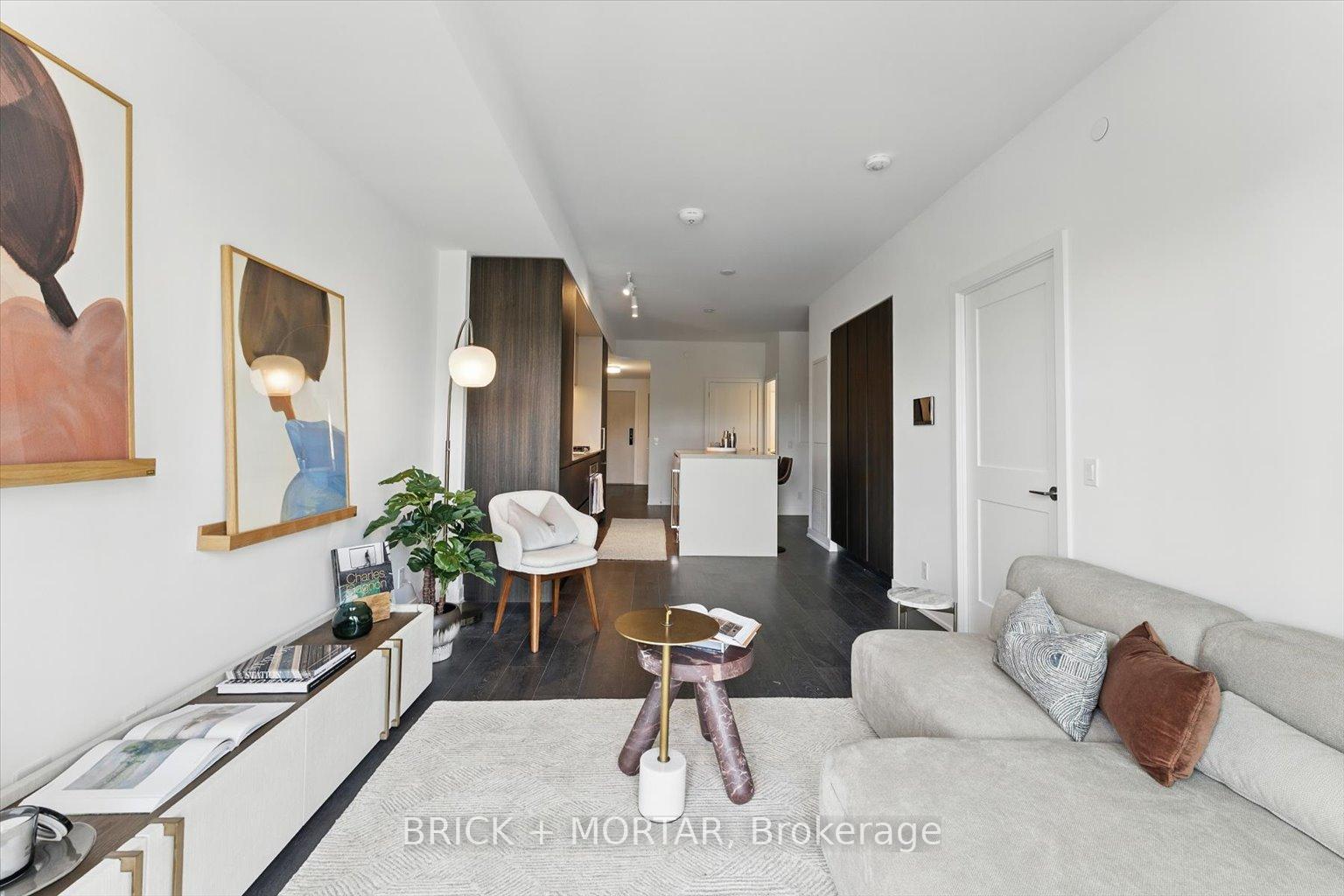 2 Bedrooms Condo at 1 Hillsdale, Toronto For sale