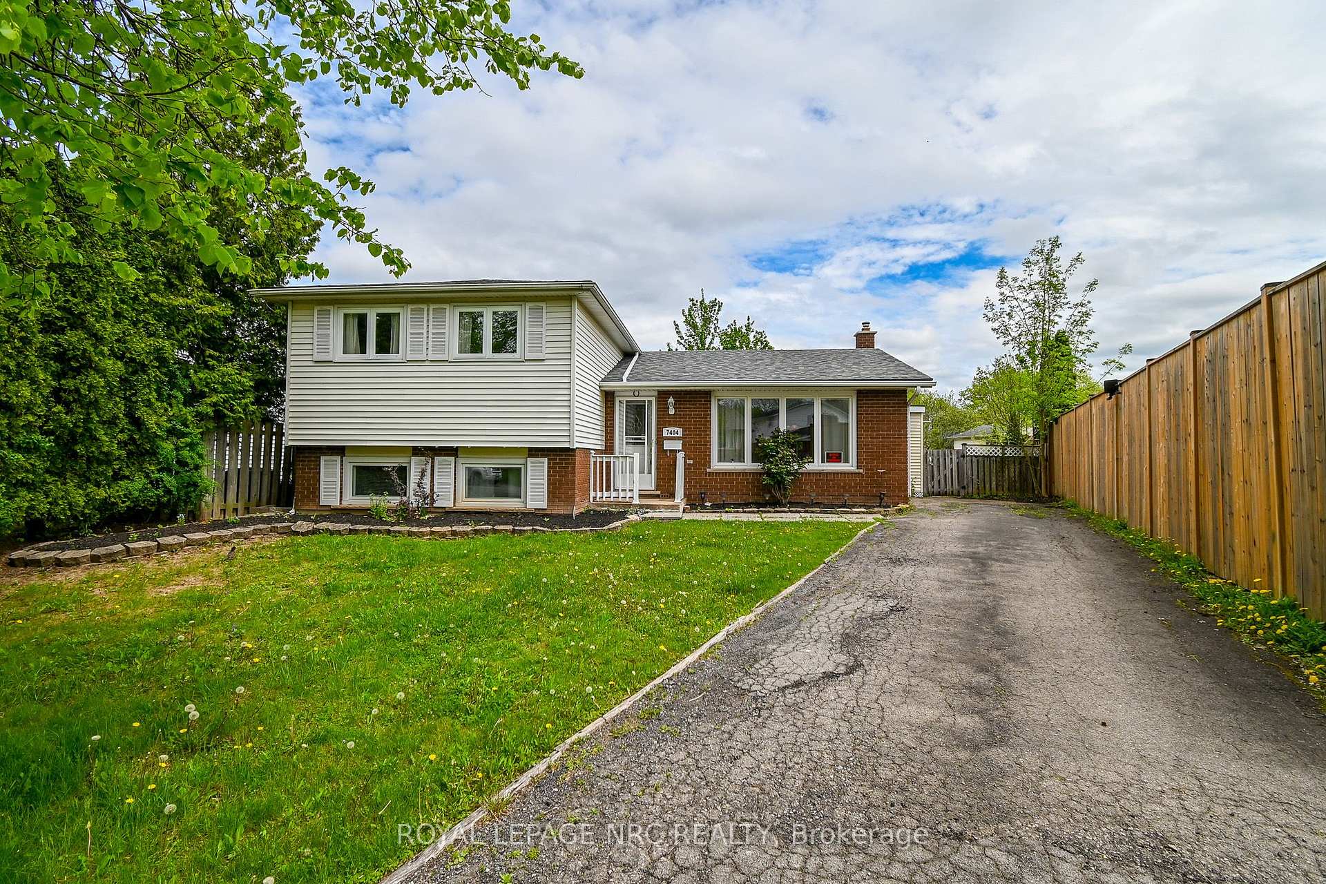7404 SANDY Court, Niagara Falls, ON L2G 7R3
