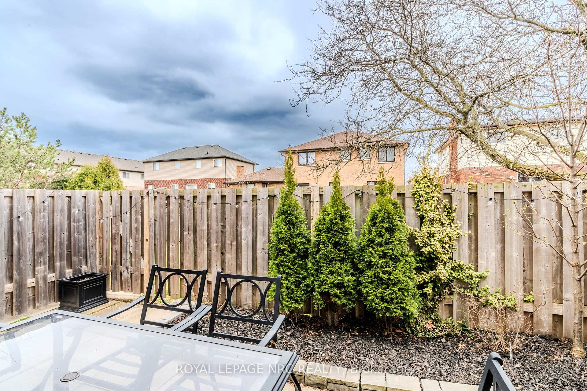 3 Bedrooms Condo at 29 Heritage, Hamilton For sale