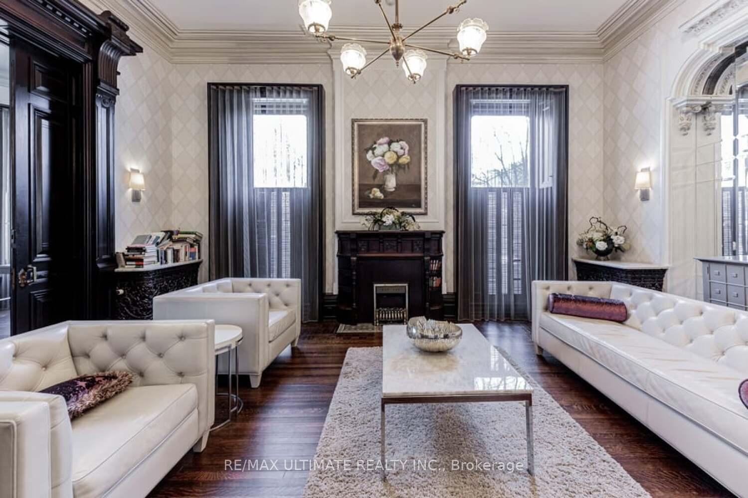 2 Bedrooms Condo at 28 Linden, Toronto For sale