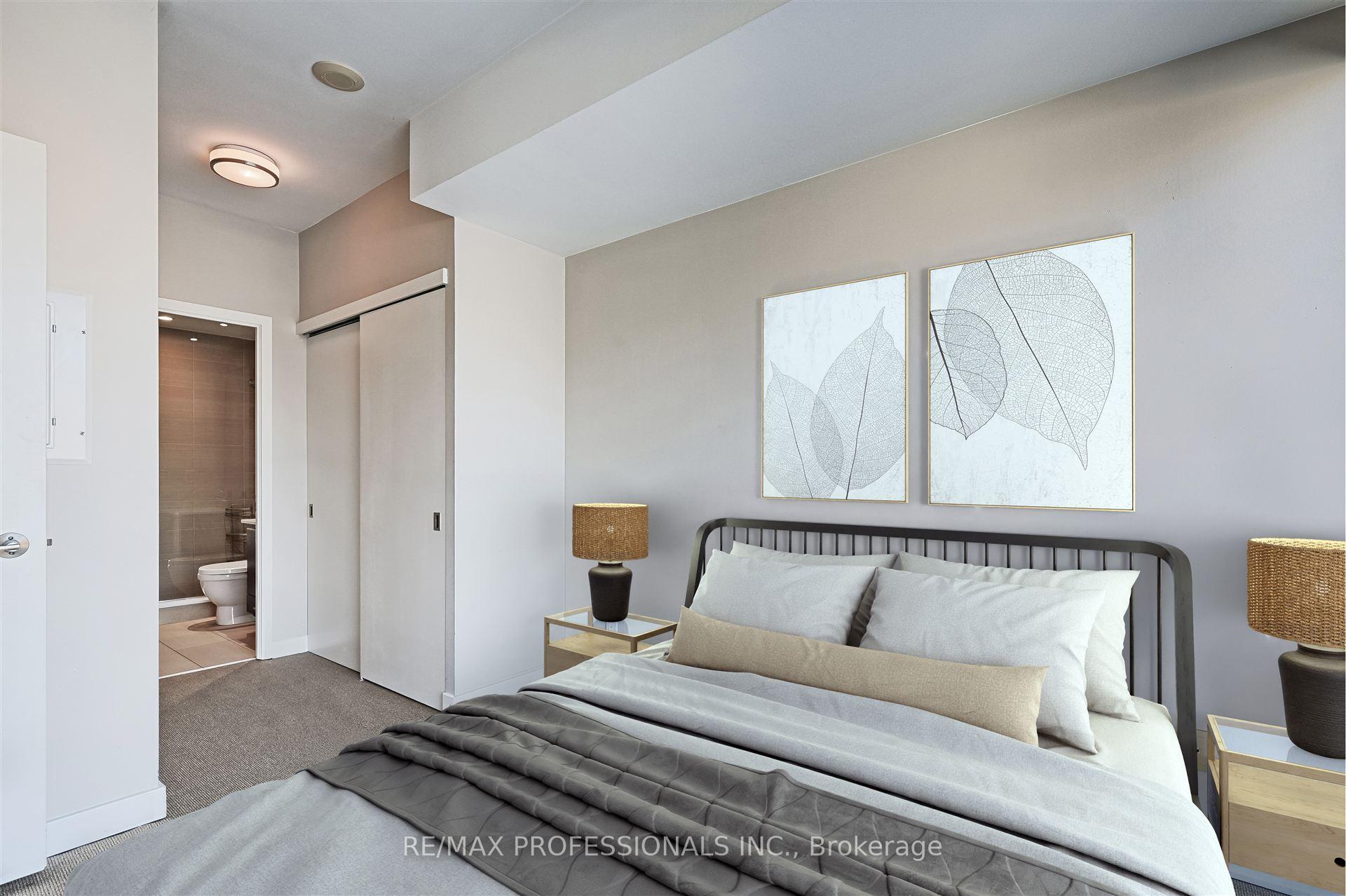 2 Bedrooms Condo at 3 Market, Toronto For sale