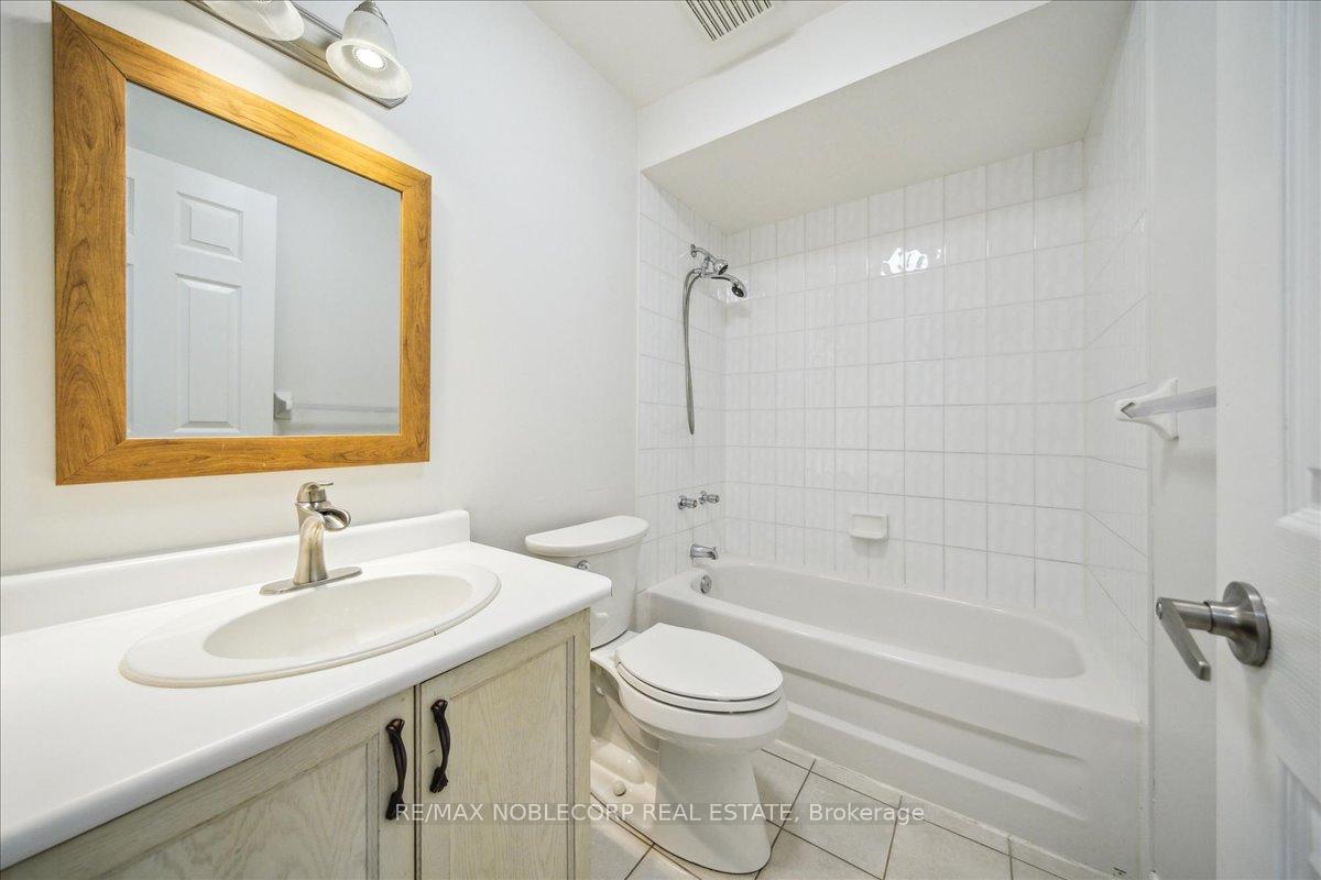 3 Bedrooms Condo at 20 William Farr, Vaughan For sale
