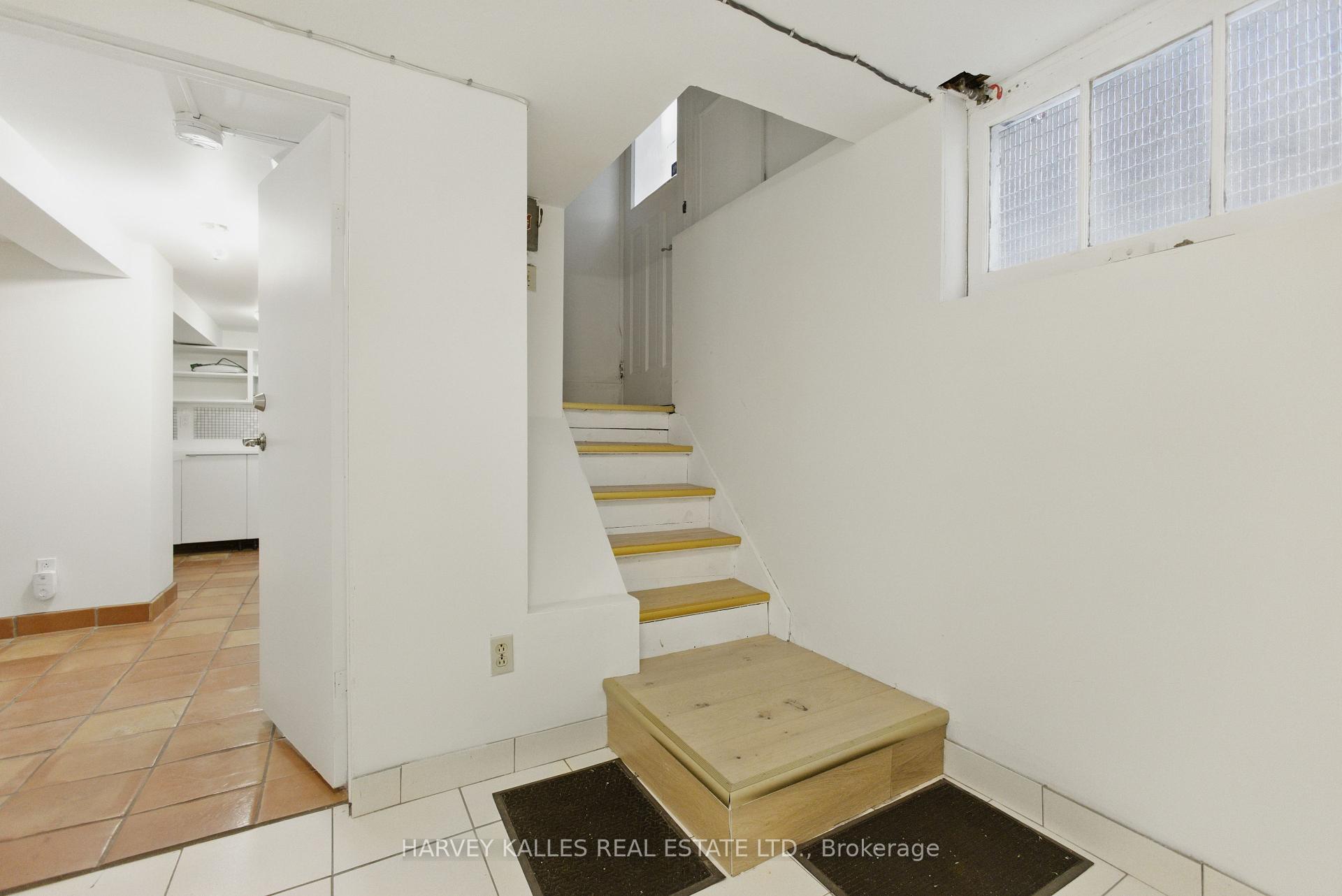 24 Yonge Boulevard