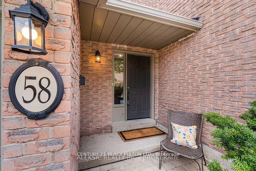 3 Bedrooms Condo at 3100 Fifth, Mississauga For sale