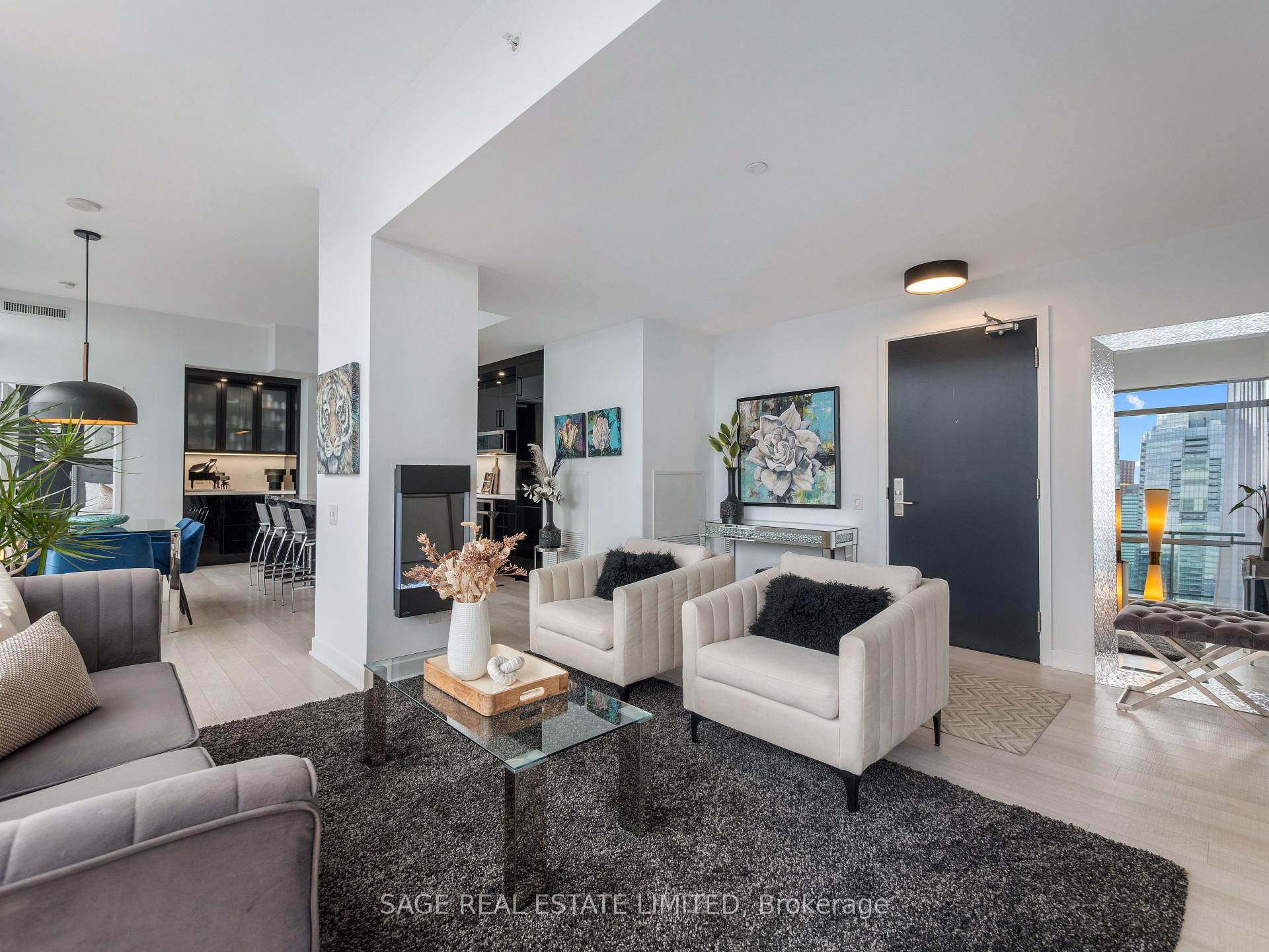 2 Bedrooms Condo at 290 Adelaide, Toronto For sale