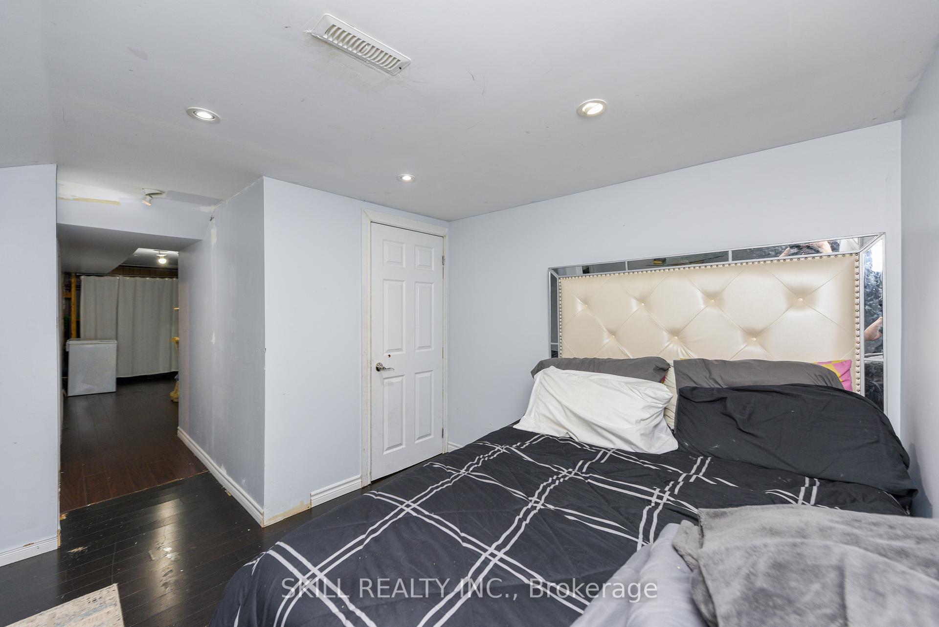 5 Bedrooms Condo at 7500 Goreway,  Mississauga For sale