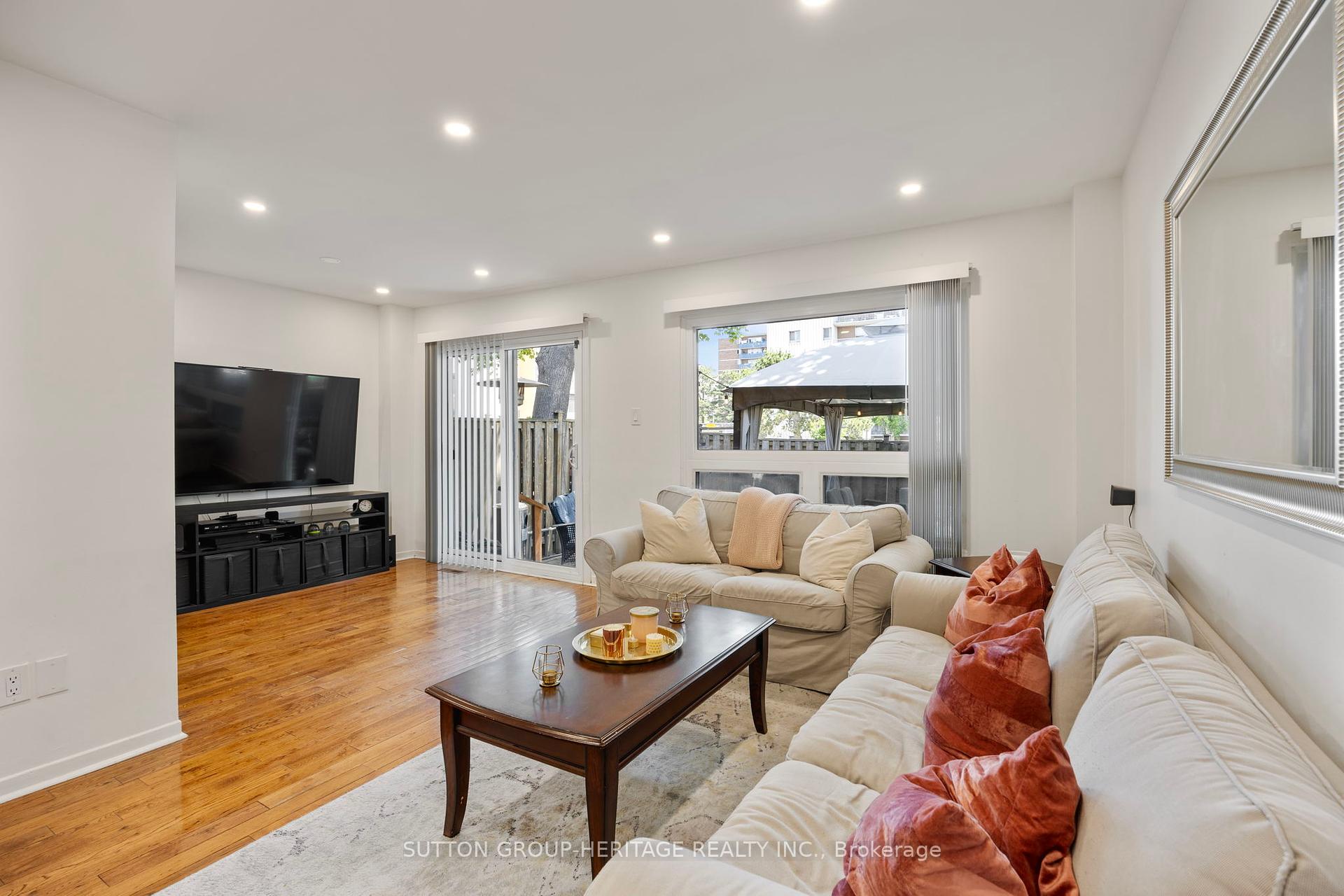 4 Bedrooms Condo at 40 Dundalk, Toronto For sale