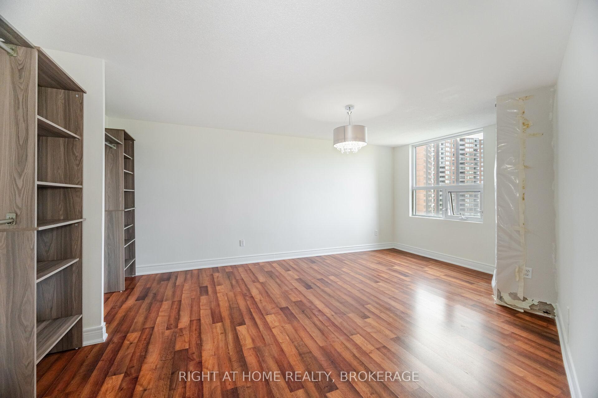 3 Bedrooms Condo at 714 The West Mall, Toronto For sale