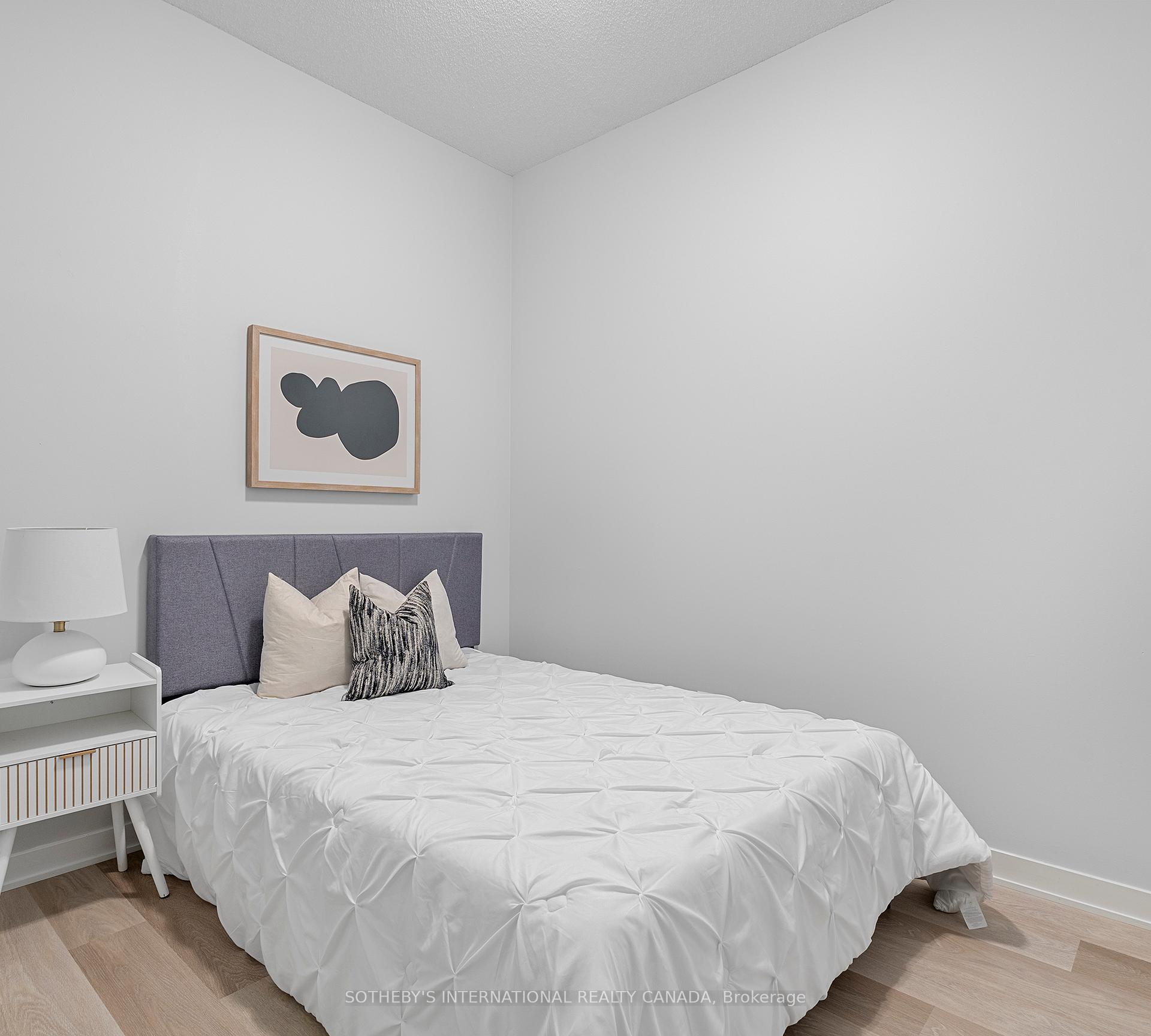 3 Bedrooms Condo at 88 Park Lawn, Toronto For sale