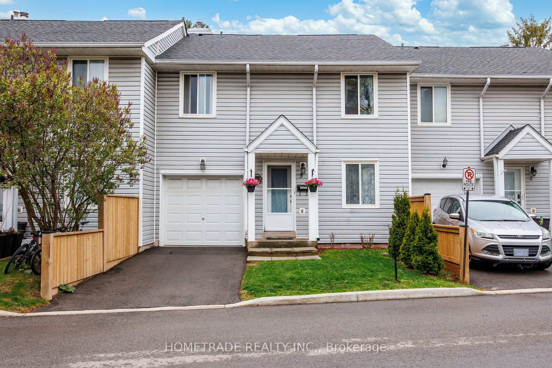 3 Bedrooms Condo at 2021 Sixth, Oakville For sale