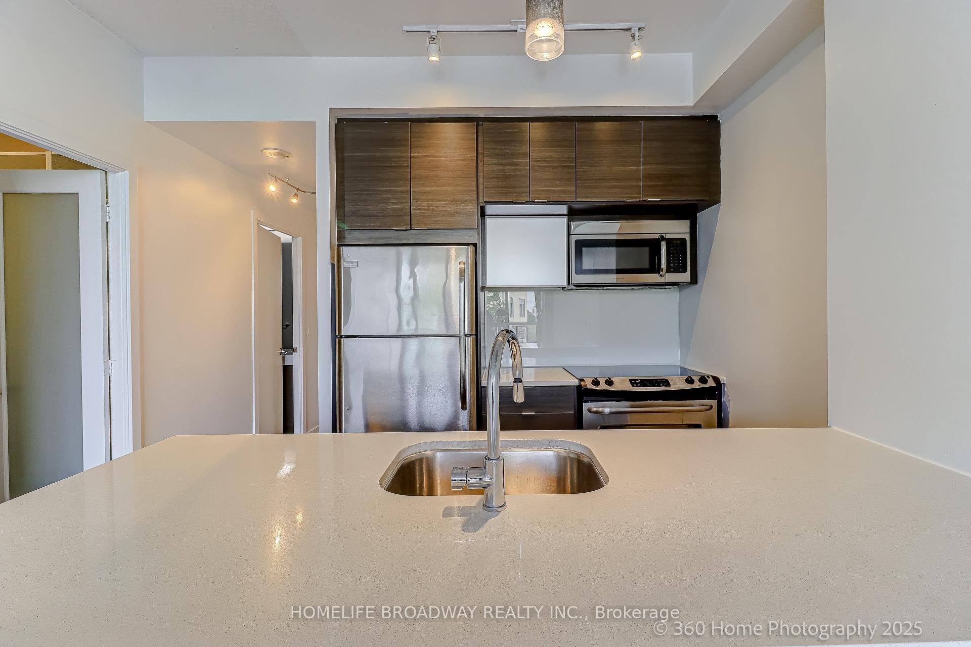 2 Bedrooms Condo at 62 Forest Manor, Toronto For sale