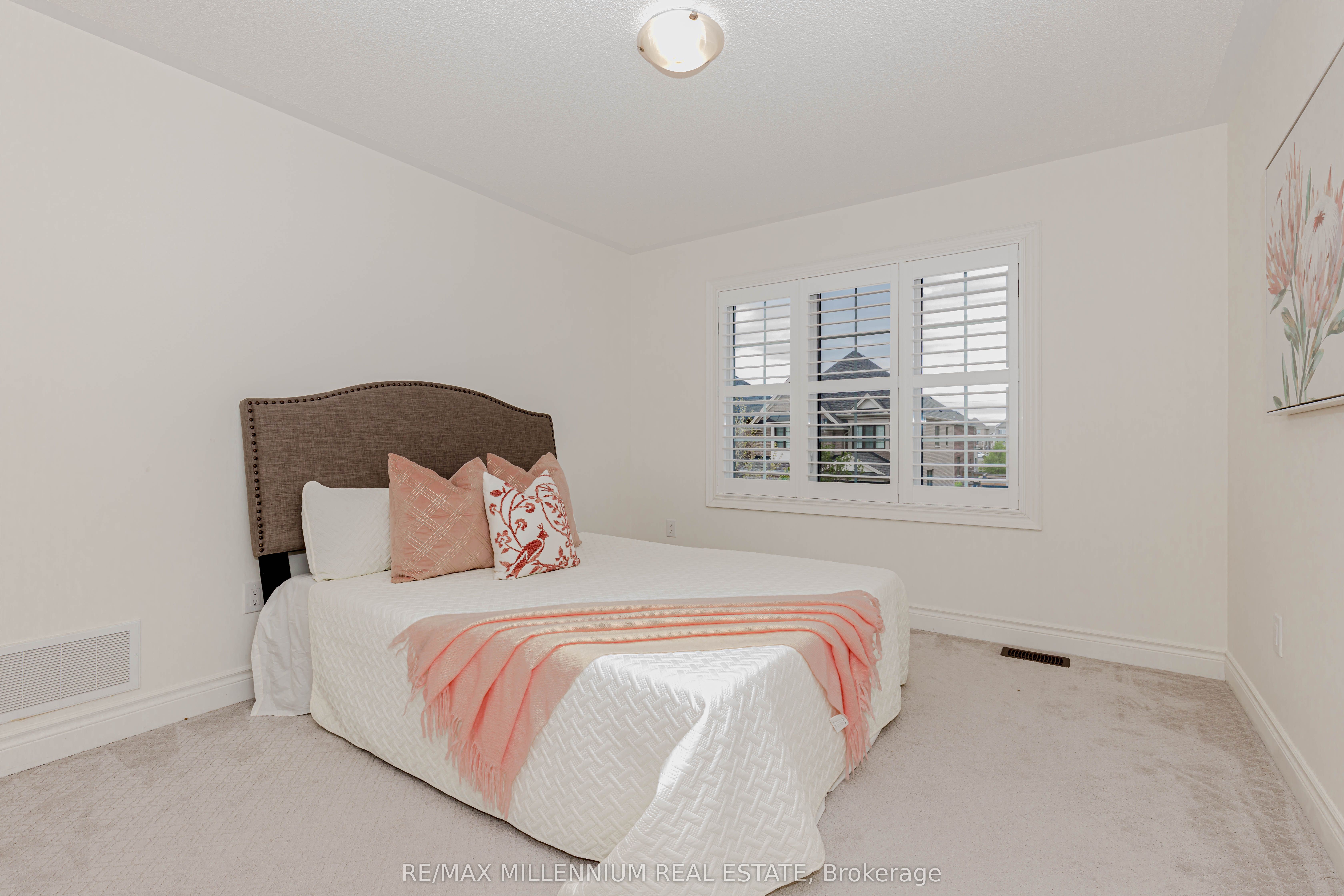 1238 Bowell Crescent