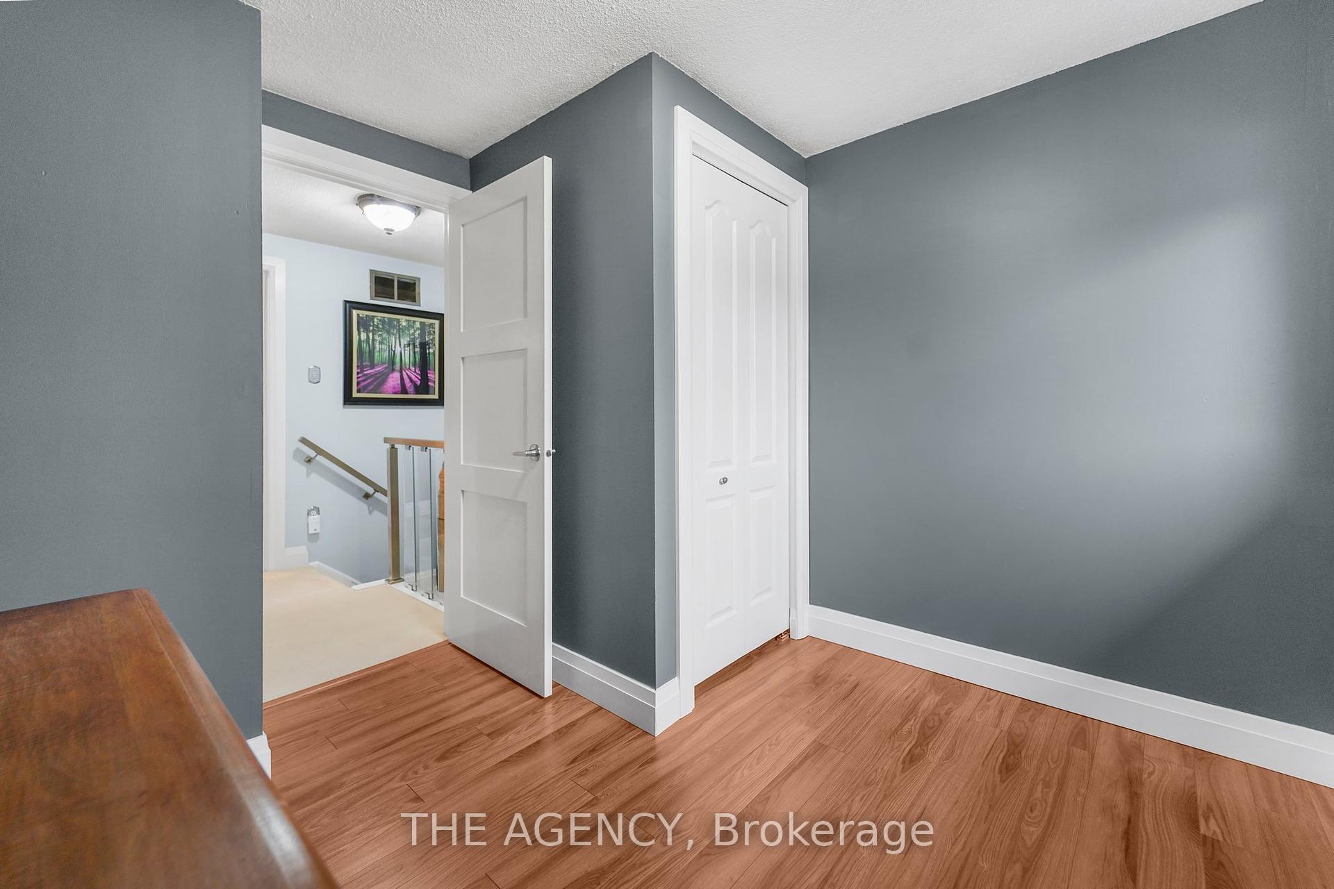 3 Bedrooms Condo at 965 Francis, Burlington For sale