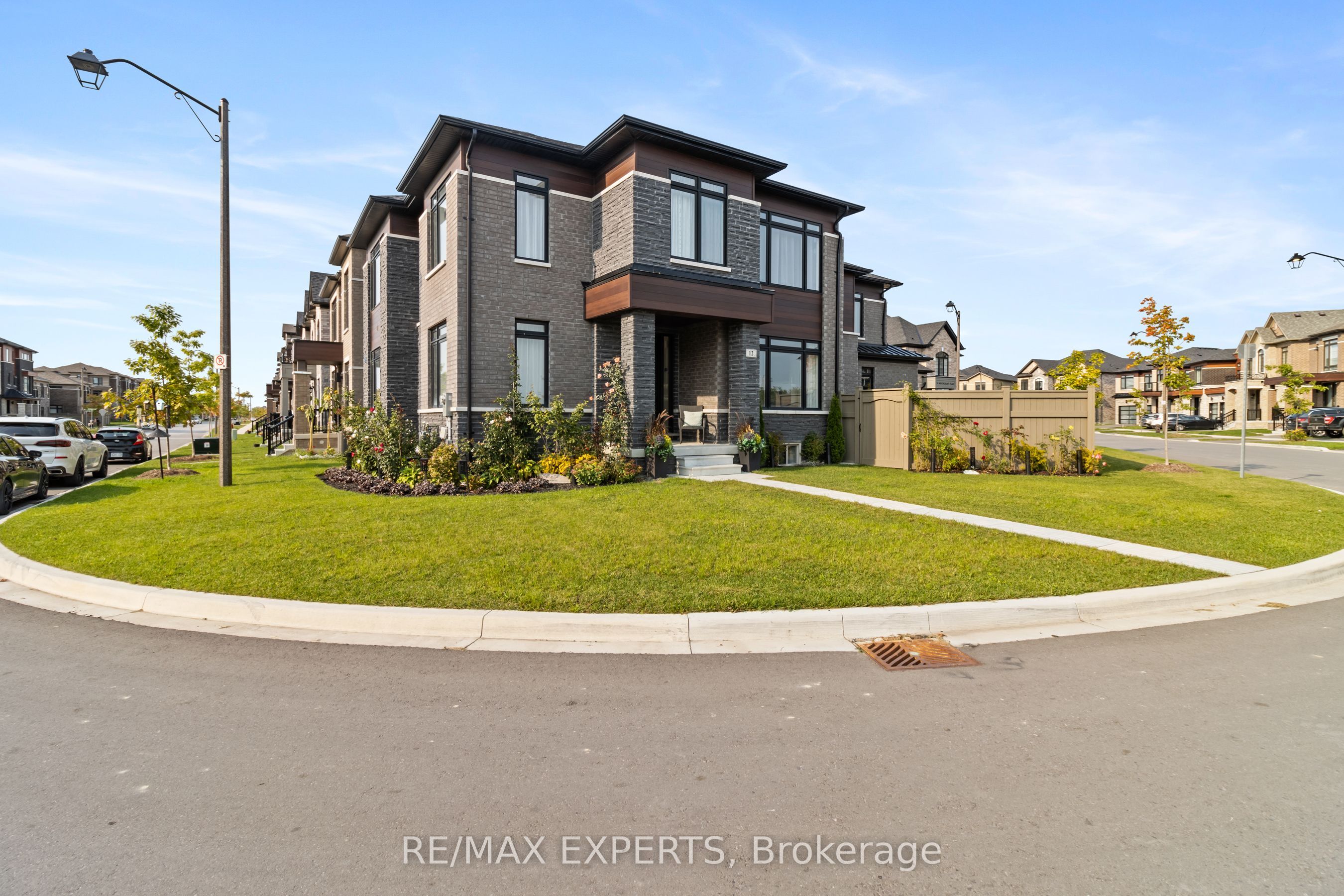 12 Moorcroft Place, Brampton, ON L4H 3N5