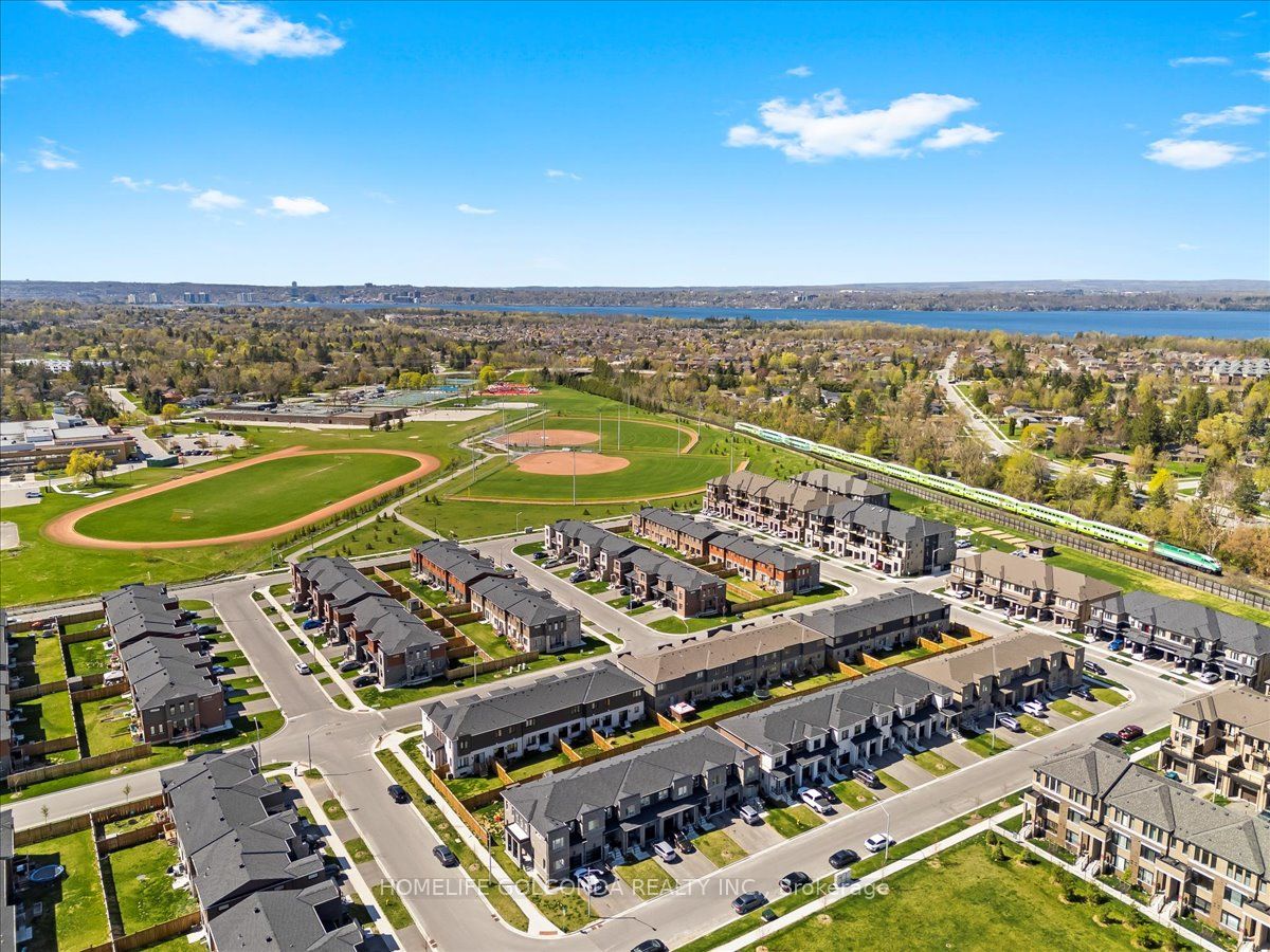 9 Evergreen Terrace, Barrie, ON L9J 0M6