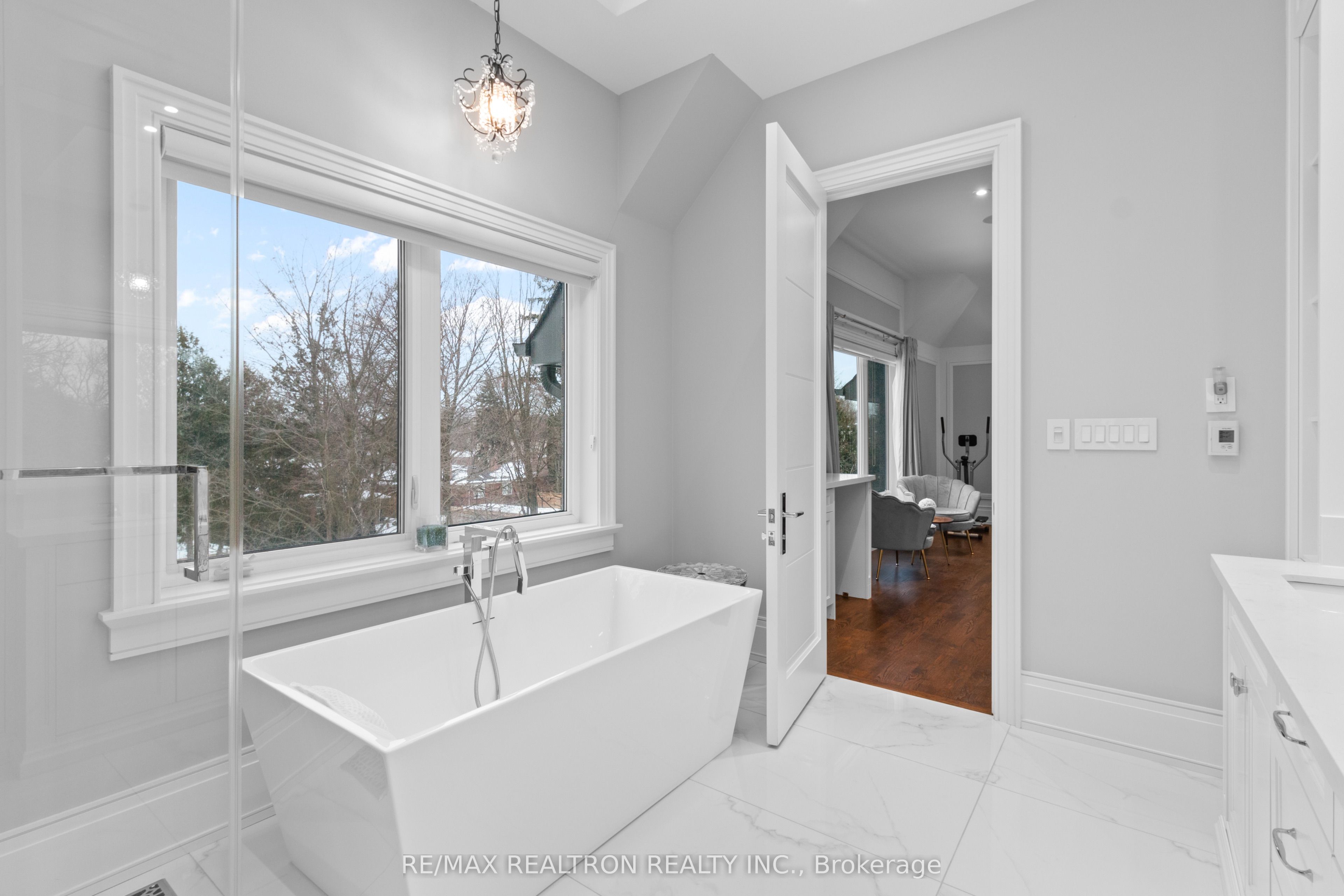 185 Maxome Avenue, Toronto, ON M2M 3L1