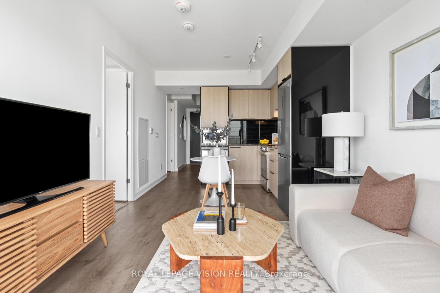 2 Bedrooms Condo at 501 Yonge, Toronto For sale