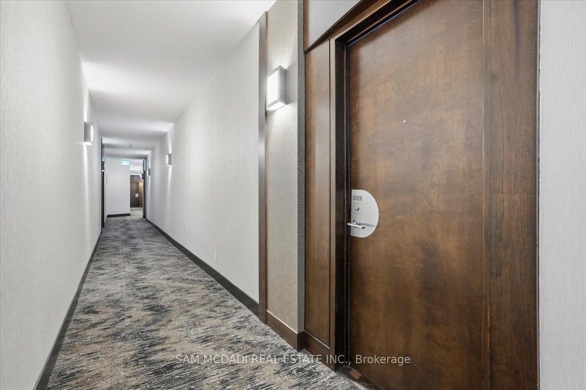 3 Bedrooms Condo at 3888 Duke Of York, Mississauga For sale