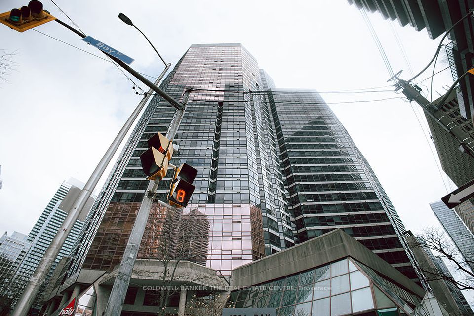 #303 - 1001 Bay Street, Toronto, ON M5S 3A6
