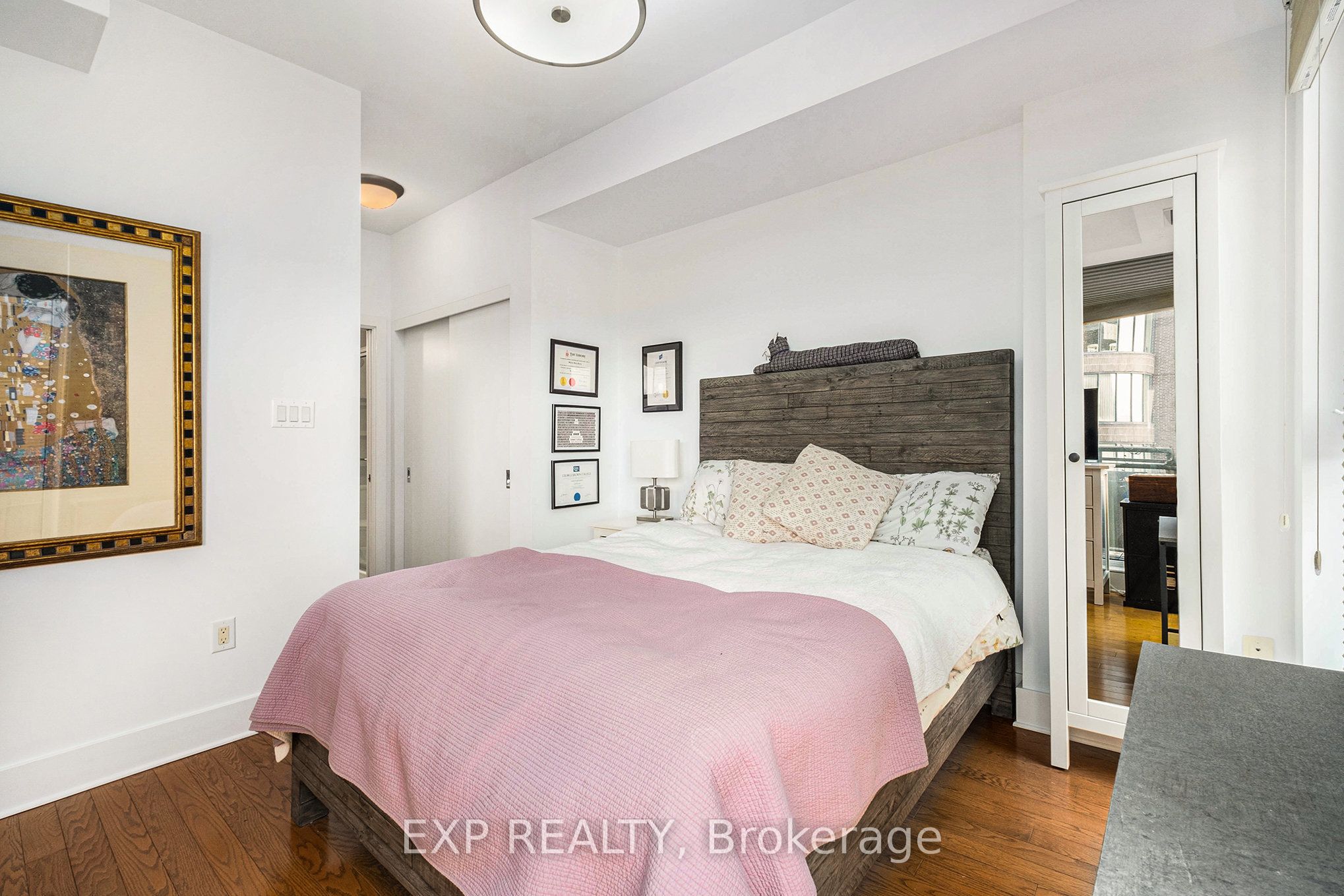 101 Richmond Road, #406