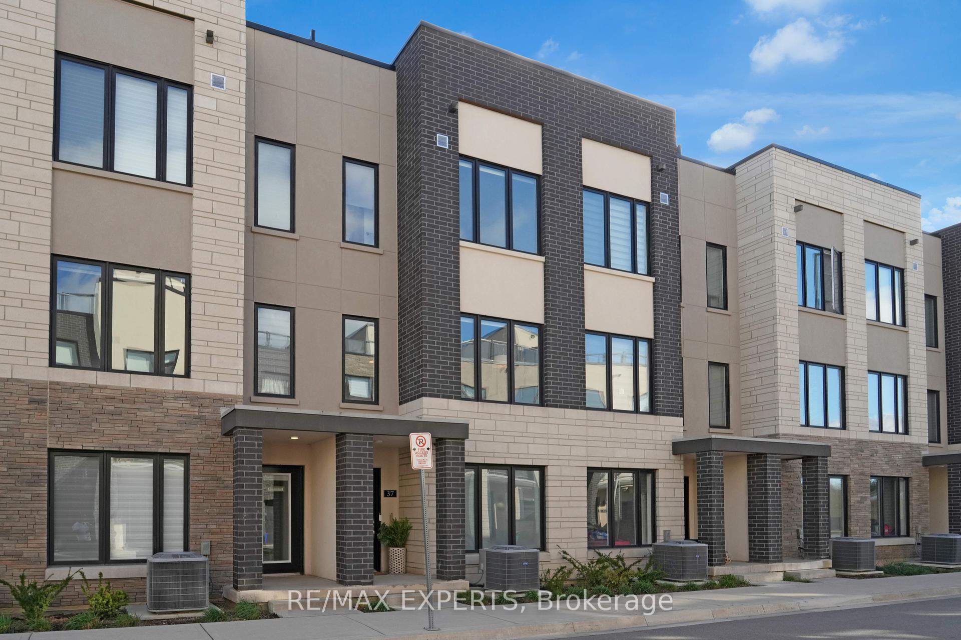 3 Bedrooms Condo at 1095 Cooke,  Burlington For sale