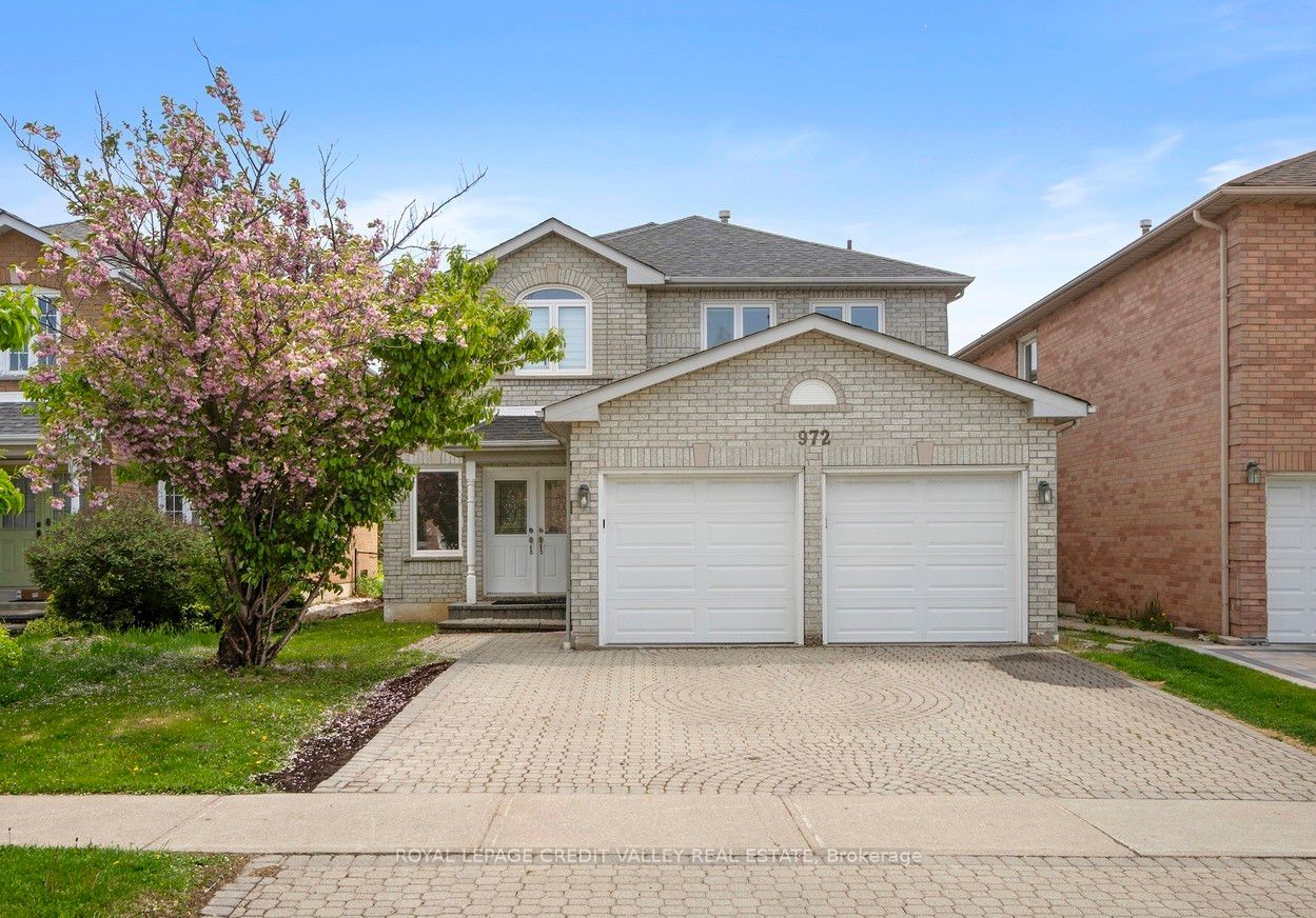 972 Winterton Way, Mississauga, ON L5V 1M6