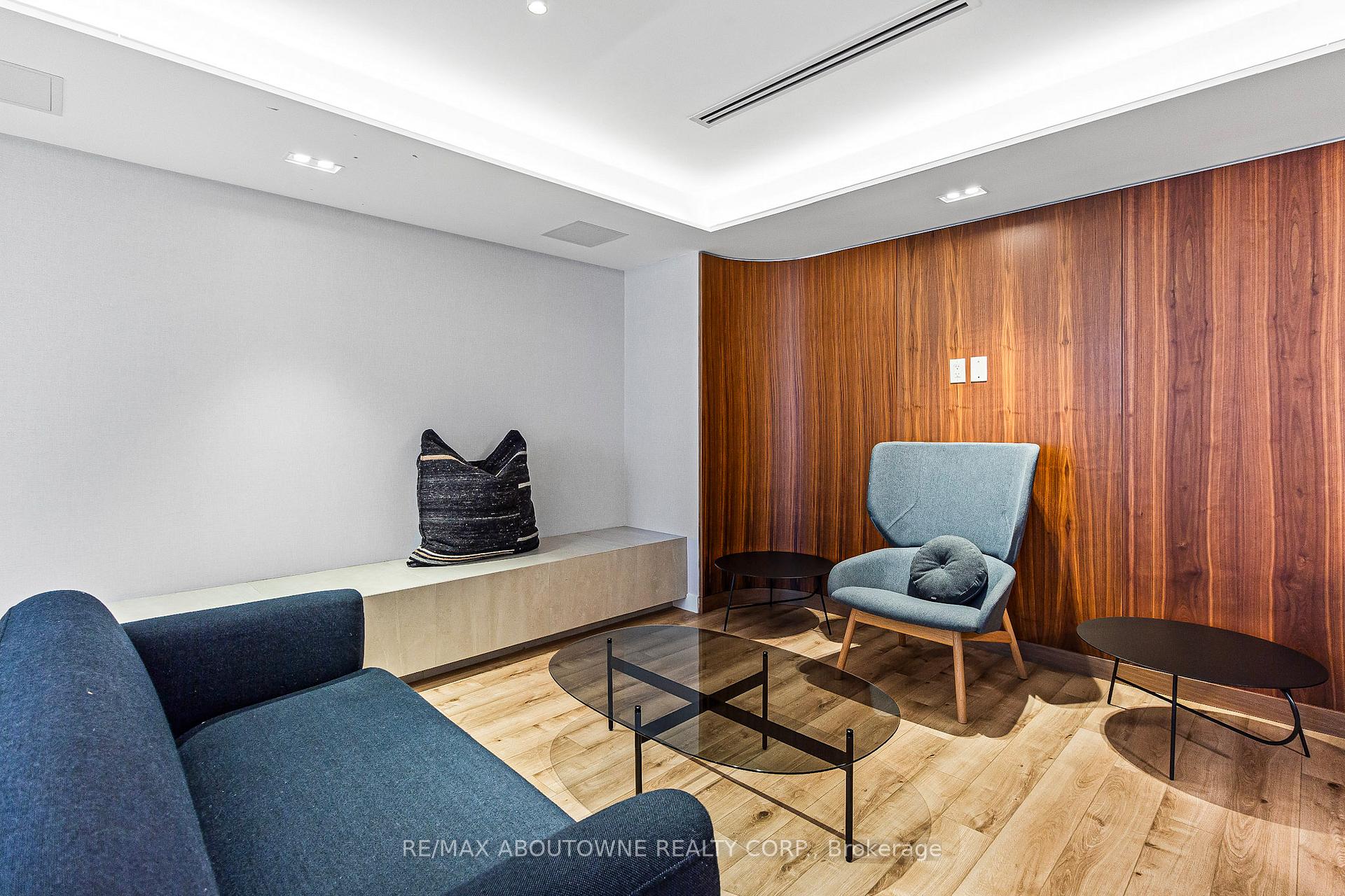 3 Bedrooms Condo at 1195 The Queensway, Toronto For sale