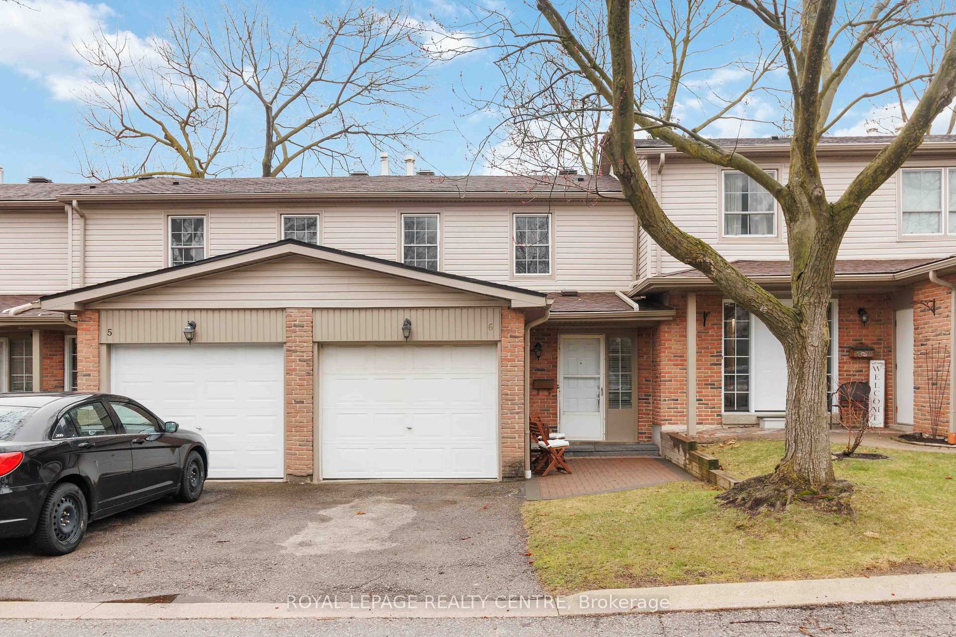 3 Bedrooms Condo at 3400 Rhonda, Mississauga For sale