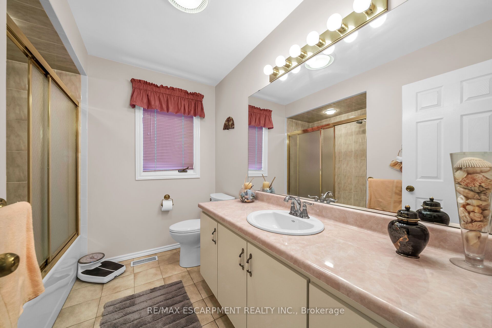 122 Fieldway Drive