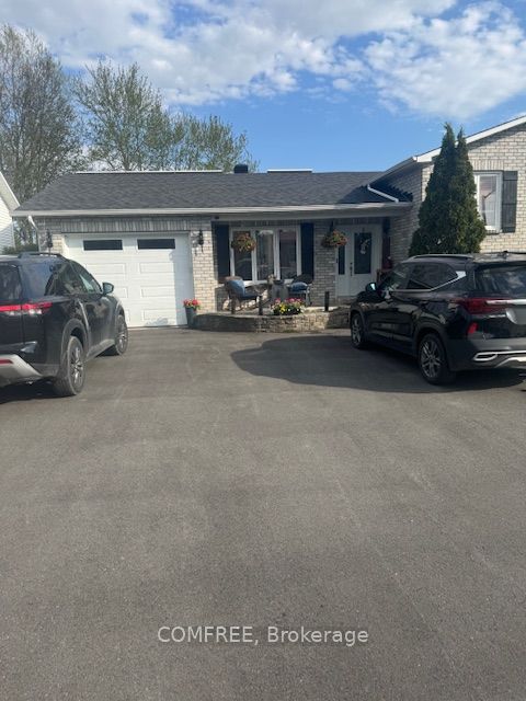 54 Albert Street, Russell, ON K0A 1W0