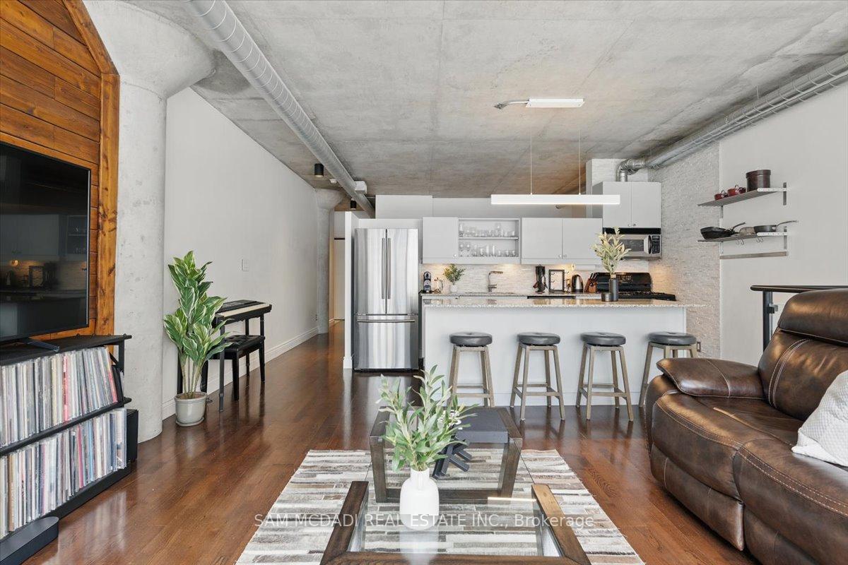 2 Bedrooms Condo at 42 Camden, Toronto For sale