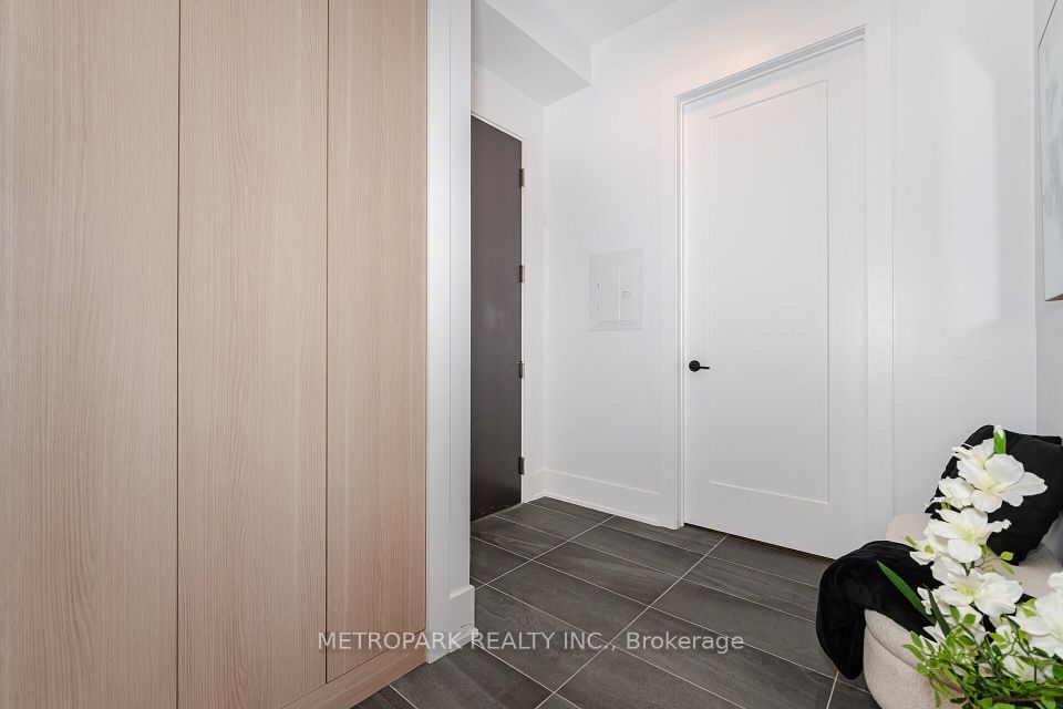 https://trreb-image.ampre.ca/GNEJgXkBS9ywD_T0SPWuypDOu-MljzFxFQTOYybsU7c/rs:fit:960:960/wm:.5:so:0:50:.4/wmsh:10/wmt:PHNwYW4gZm9yZWdyb3VuZD0nd2hpdGUnIGZvbnQ9JzY4Jz5NRVRST1BBUksgUkVBTFRZIElOQy4sIEJyb2tlcmFnZTwvc3Bhbj4/L3RycmViL2xpc3RpbmdzLzQwLzk0LzcwLzYxL3AvNTAwYTI0MDYtYTE0YS00N2E2LWJhOWItZGE3N2NkN2I0NTIyLmpwZw.jpg