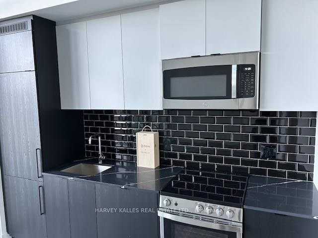 285 Dufferin Street 703