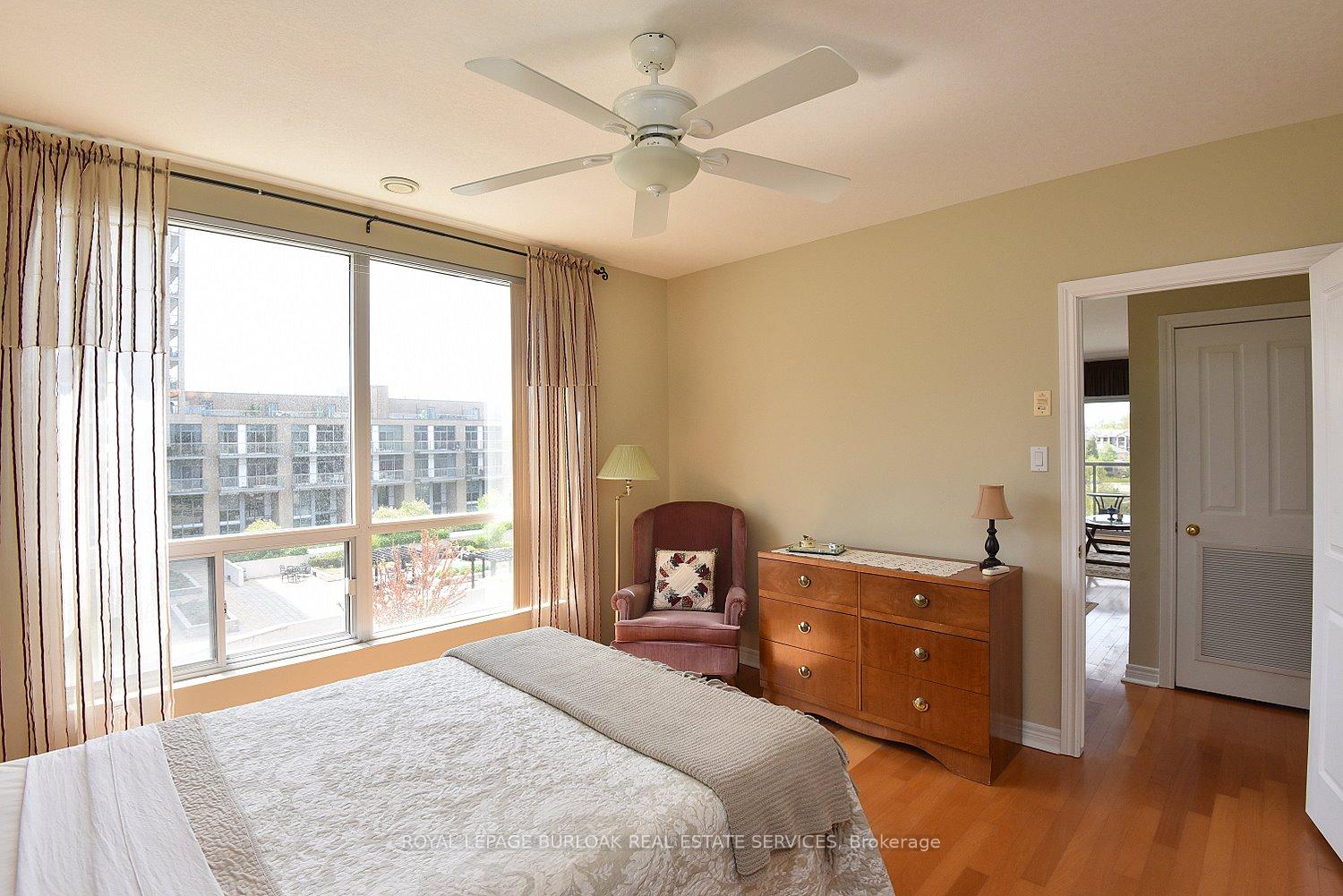 2 Bedrooms Condo at 1998 Ironstone, Burlington For sale