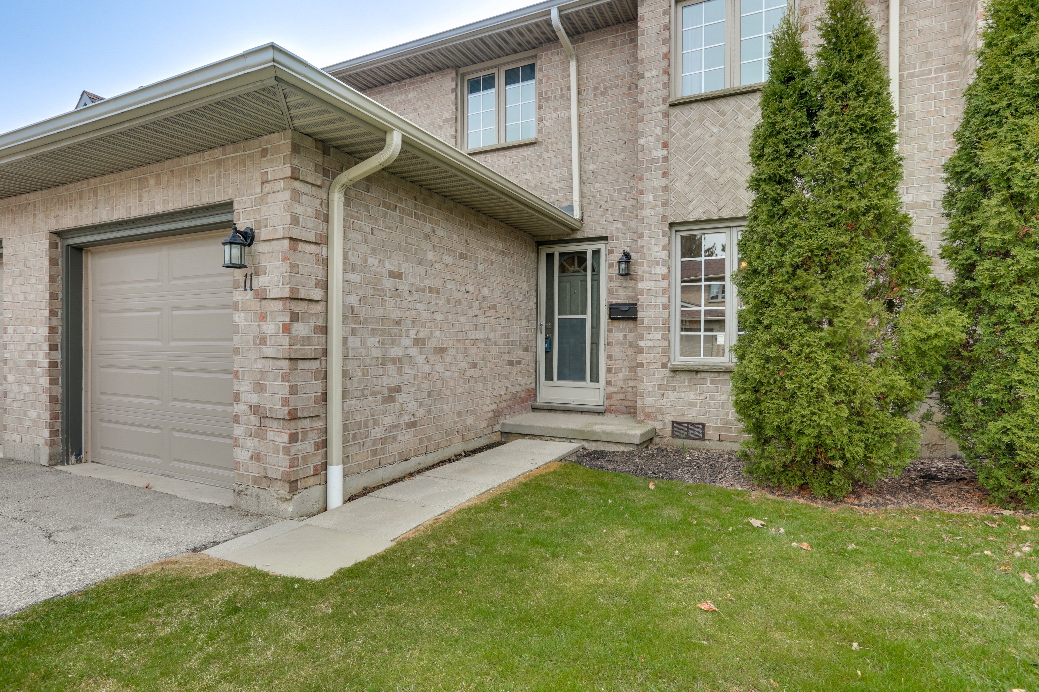 340 AMBLESIDE Drive Unit# 11 London Ontario N6G 4Y5