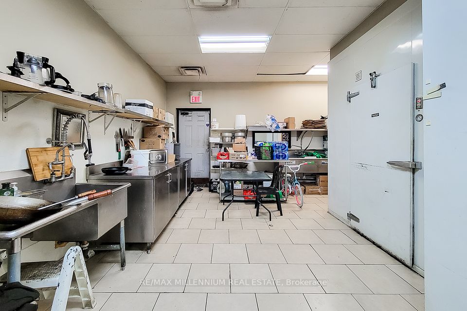 https://trreb-image.ampre.ca/GNPw-0w3Y35A26nCpAswkm9V4jHVgvpLTd5g_1BKBYQ/rs:fit:960:960/wm:.5:so:0:50:.4/wmsh:10/wmt:PHNwYW4gZm9yZWdyb3VuZD0nd2hpdGUnIGZvbnQ9JzY4Jz5SRS9NQVggTUlMTEVOTklVTSBSRUFMIEVTVEFURSwgQnJva2VyYWdlPC9zcGFuPg/L3RycmViL2xpc3RpbmdzLzQwLzg2LzAyLzYyL3AvMmMwNmI3N2MtYjM5ZC00NTBlLTg3NTEtMjQ1NTRjMTM0ZGZlLmpwZw.jpg