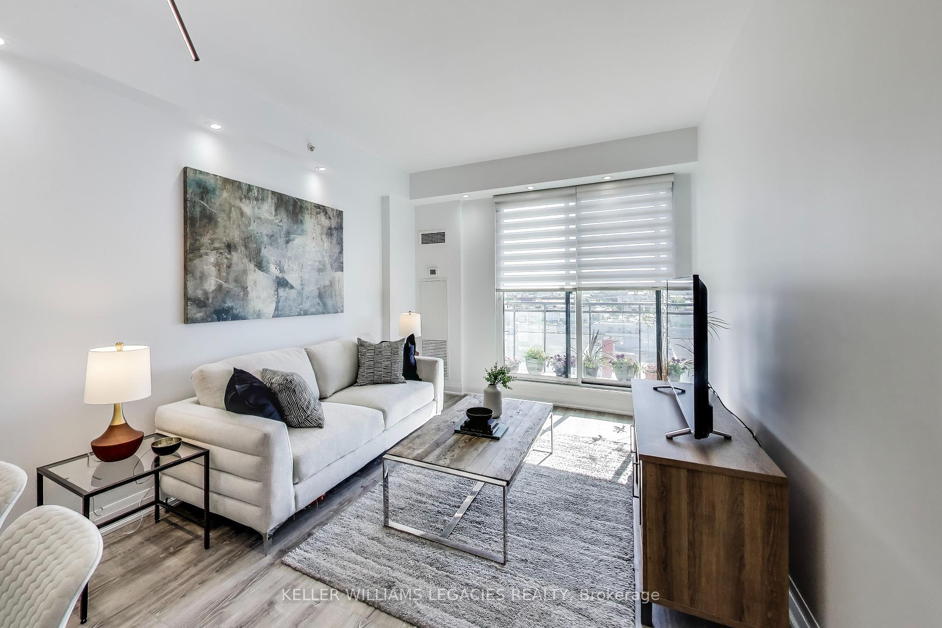 1 Bedroom Condo at 12 Woodstream, Vaughan For sale